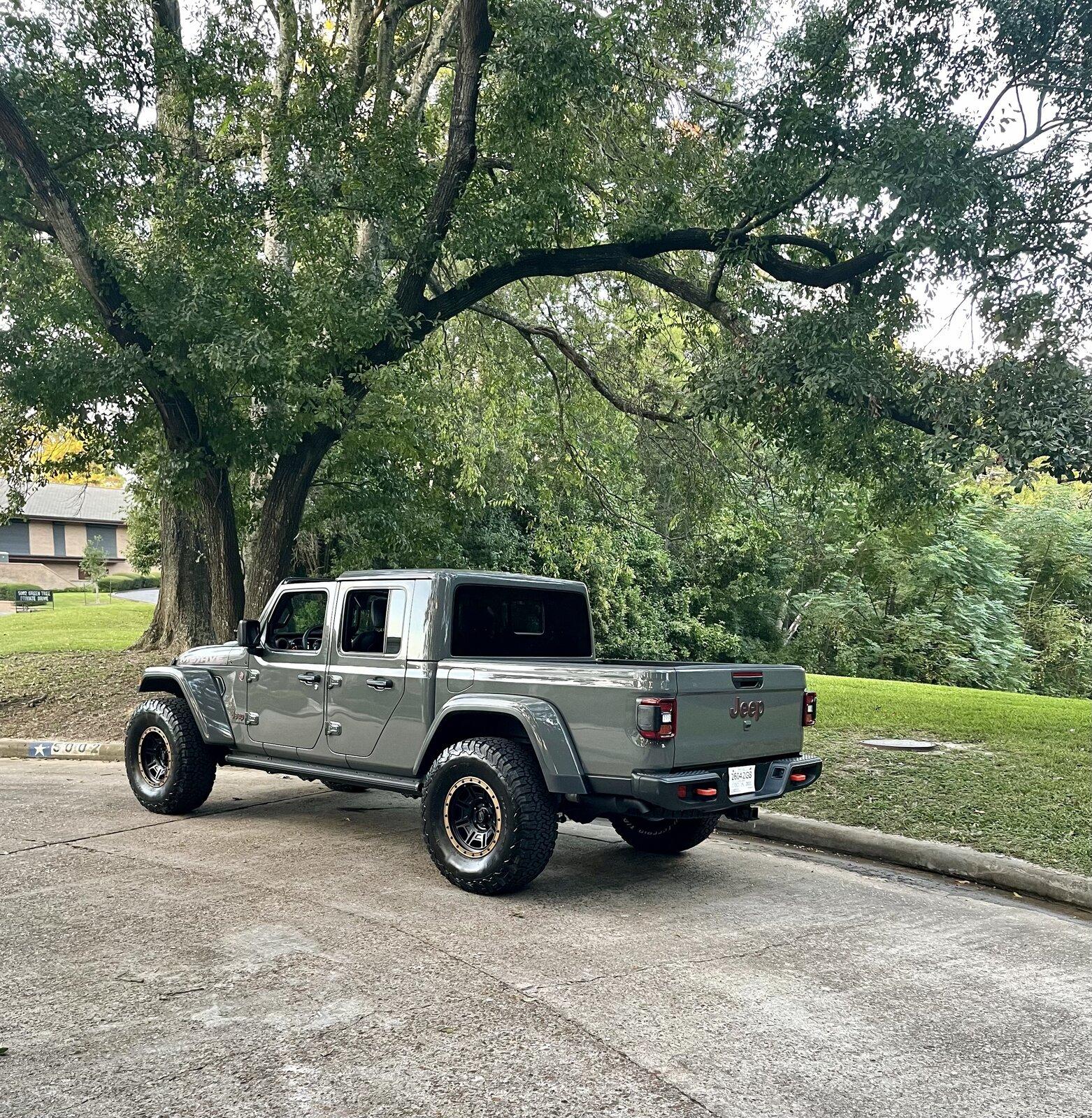 Jeep Gladiator Gladiator Glamour Shots 57DC618B-D847-4DBE-AAE3-C0895F1A5031
