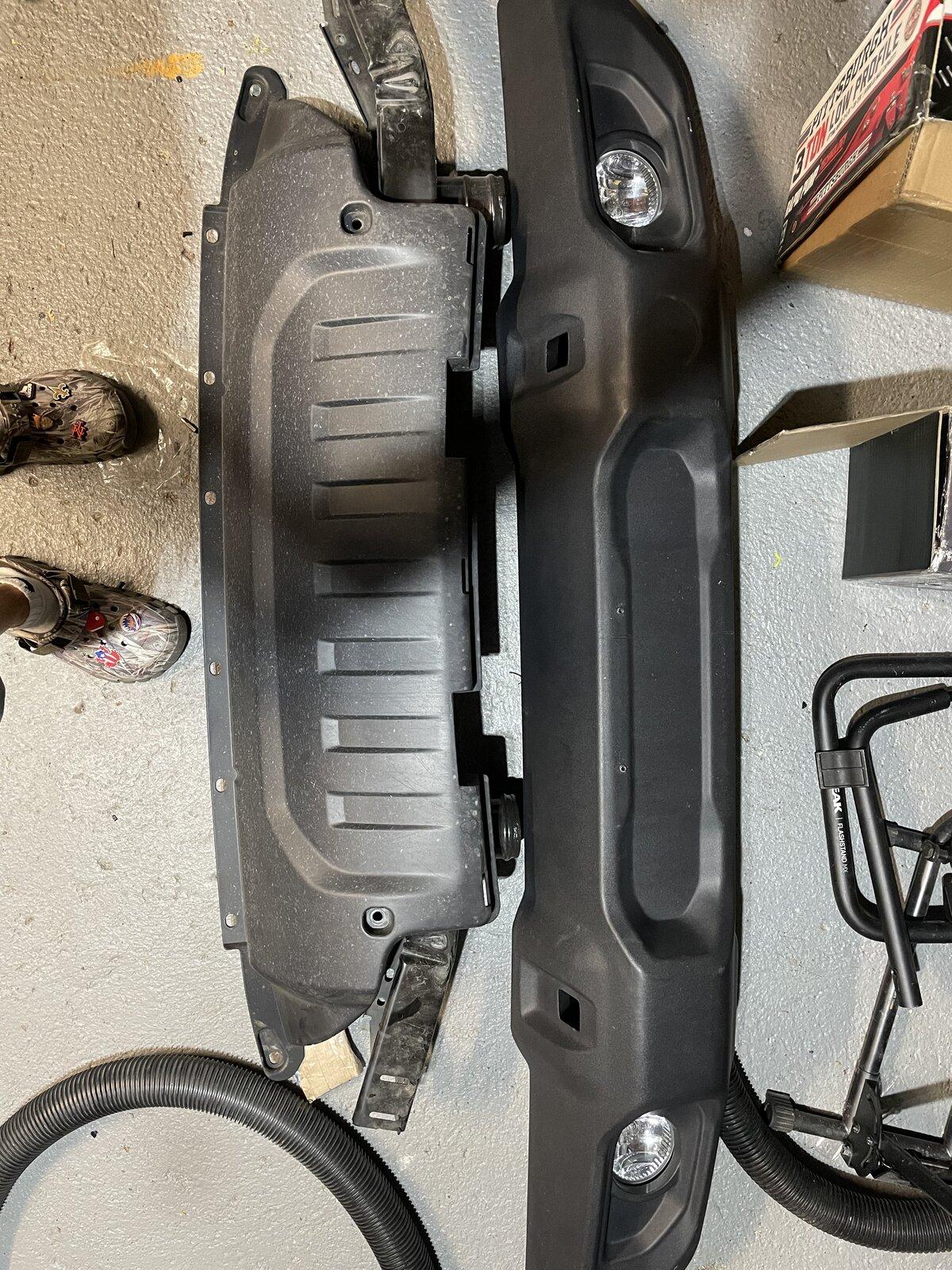 Jeep Gladiator oem sport bumper w halogen fogs $130 IMG_2276.JPG