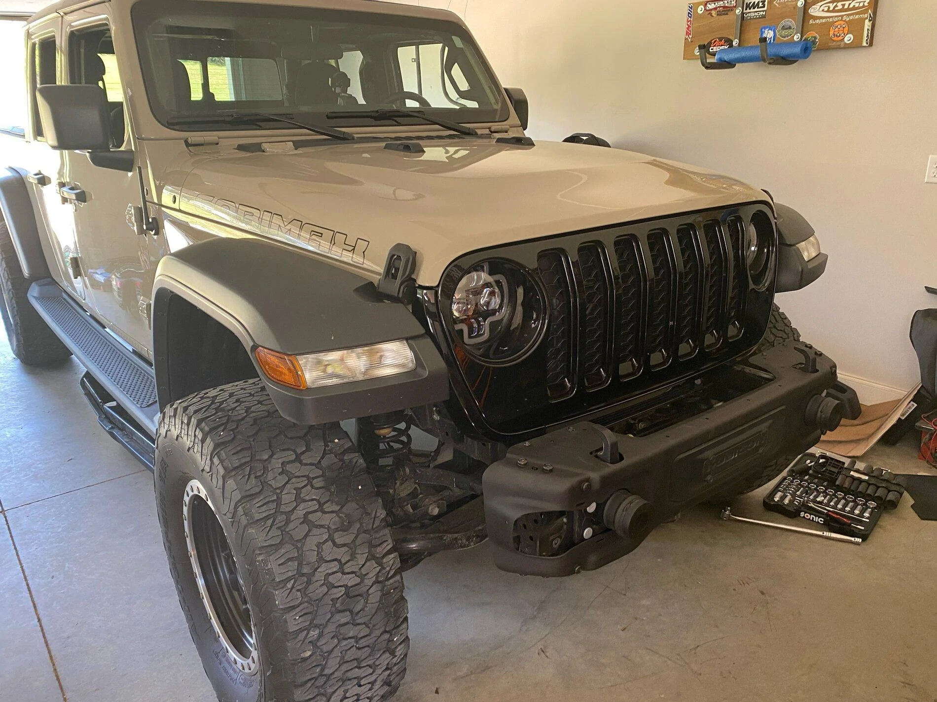 Jeep Gladiator Got a steel JK rubicon bumper, put it on . image1[1]