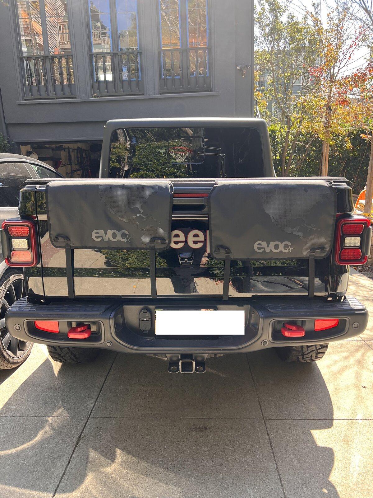 Jeep Gladiator 2020 Black Gladiator Rubicon, 37's, Beadlocks, Warn XEON winch and more... rear