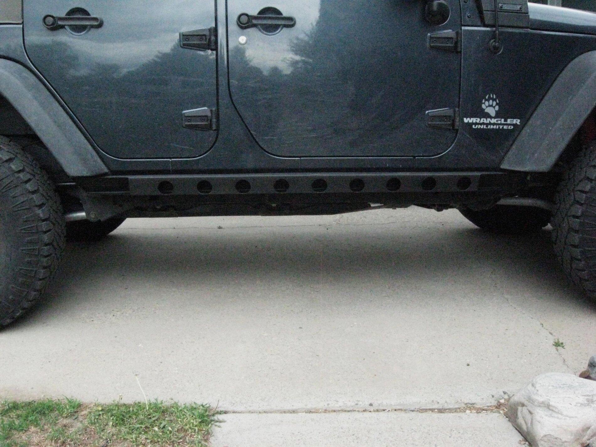 Jeep Gladiator Re-enforcement of pinch seam for side steps / rock sliders rock 001.JPG