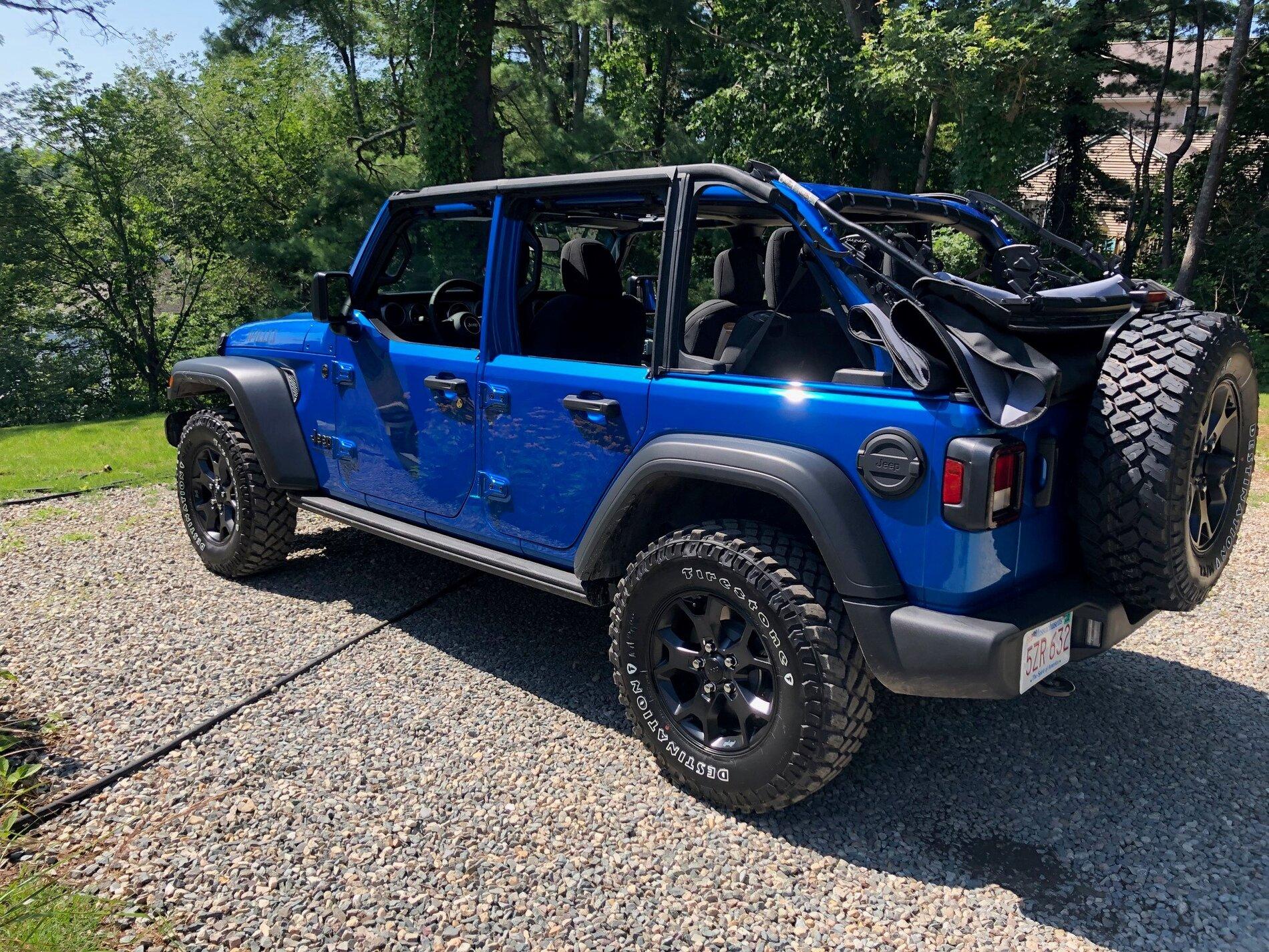 Jeep Gladiator HYDRO BLUE PEARL Gladiator JT Club jeep side