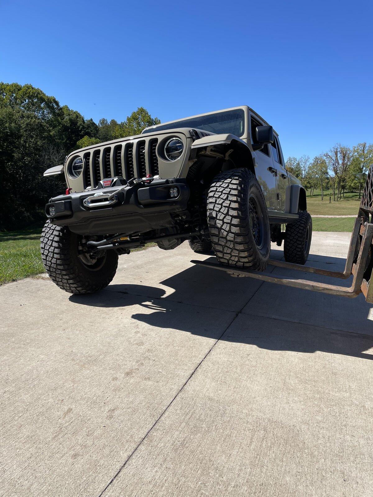 Jeep Gladiator 39" KM3 6F62C1B3-B710-4541-A9B5-E701863C13F7