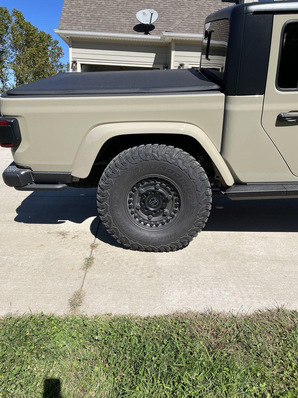 Jeep Gladiator 39" KM3 3BDF3A89-4198-433C-9E84-DBE24C003CAF
