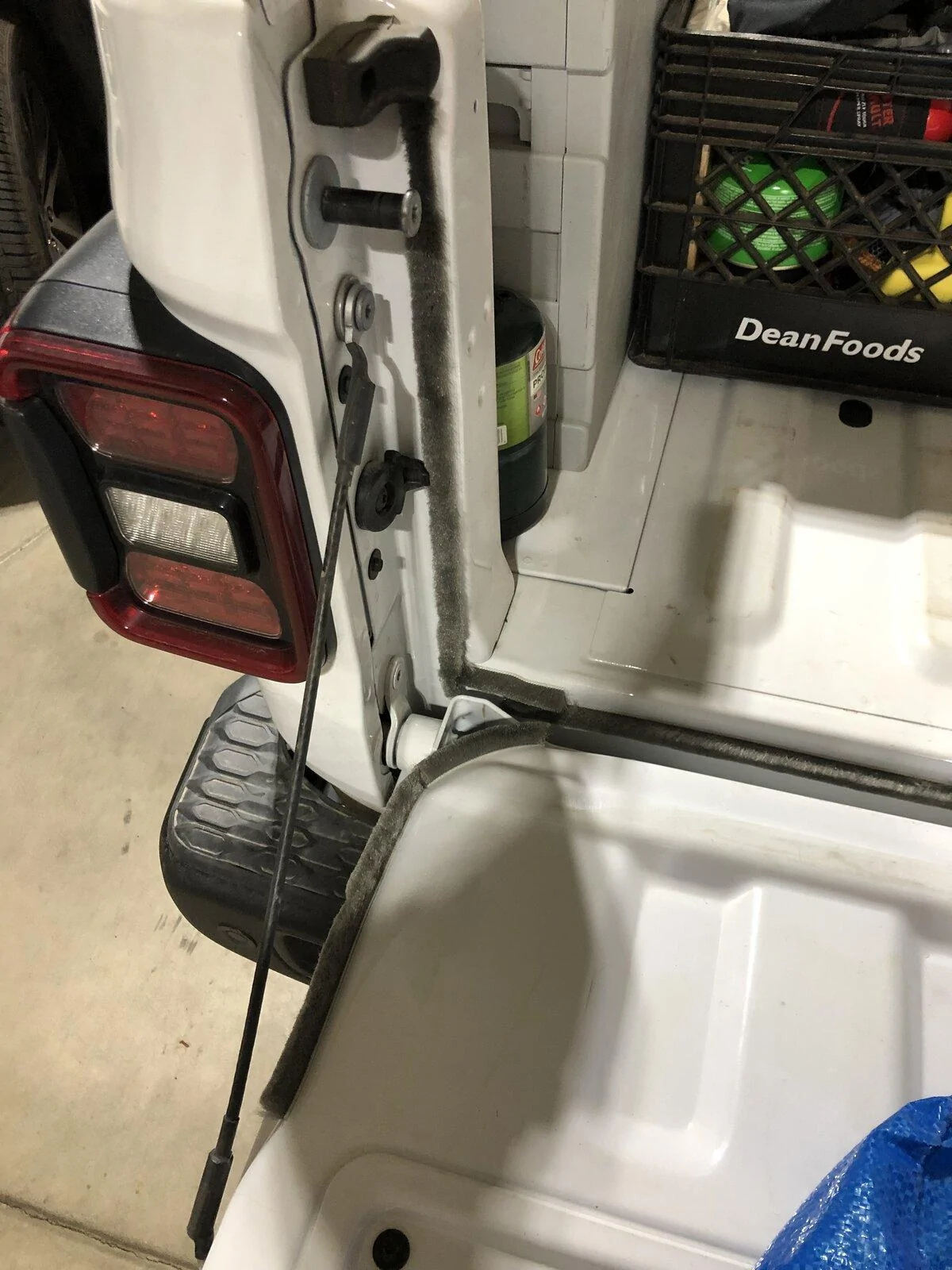 Jeep Gladiator Sealed up the bed, but not the traditional way. 522B07CC-F947-471F-B45E-E93431F64CC4