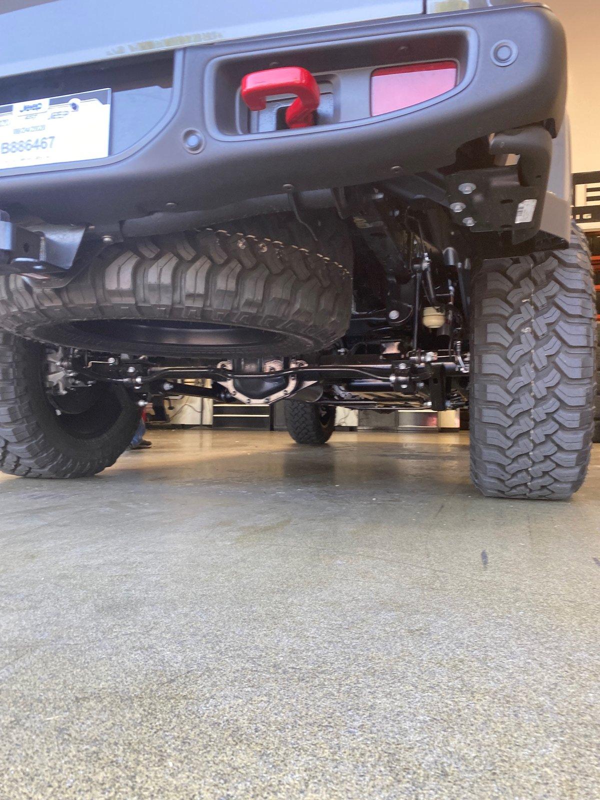Jeep Gladiator Can I fit a full 35x12.5 spare w/rim underneath the gladiator? 61773829084__DB3A1F18-F283-47DD-BE33-371BE0110C8F