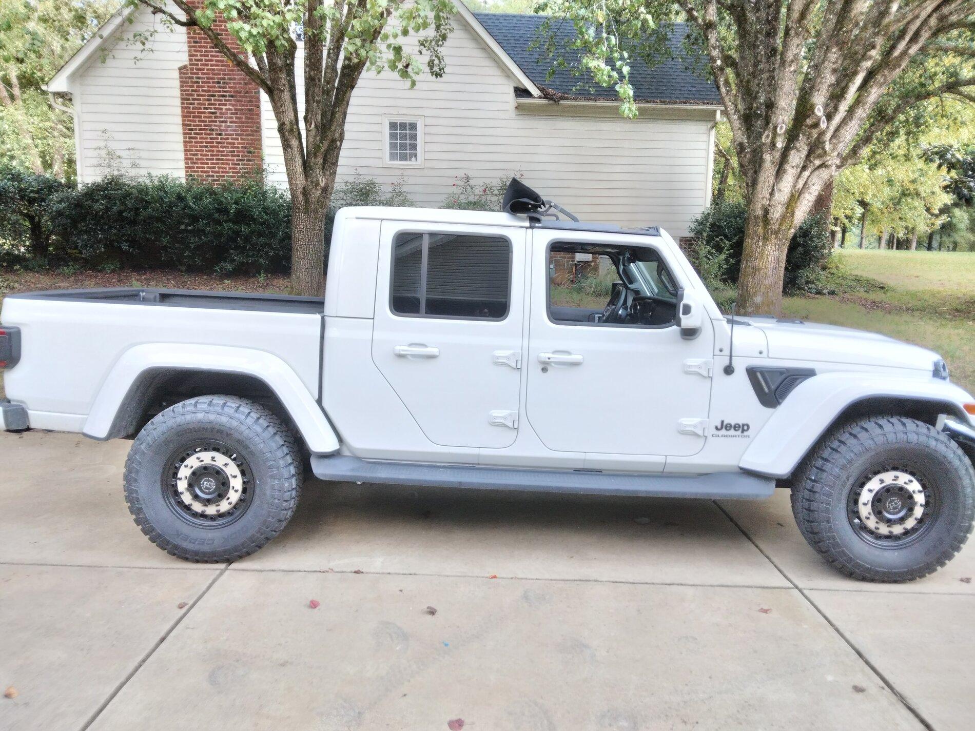 Jeep Gladiator BRIGHT WHITE Gladiator JT Club 20211002_141035