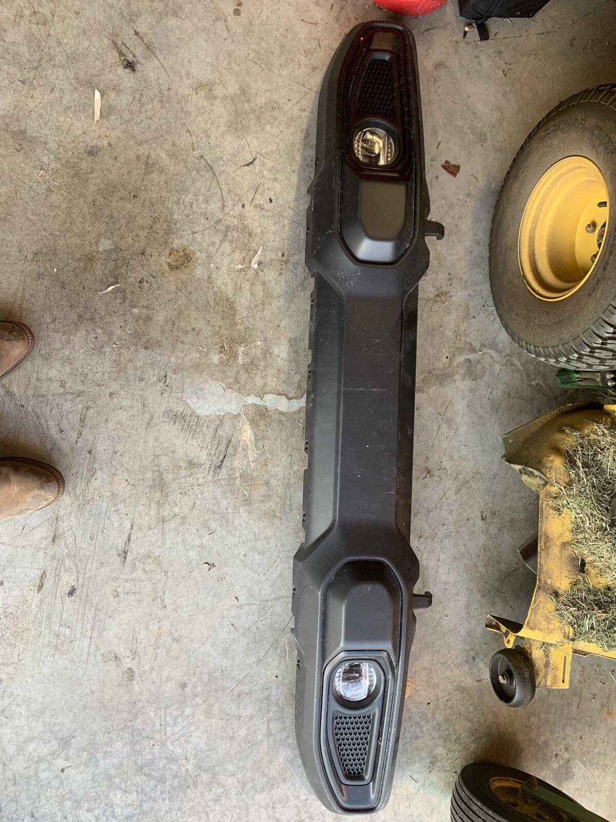 Jeep Gladiator Oem plastic bumpers 9AFB0DEA-24AD-48EA-B9AB-7FD632DE48EE