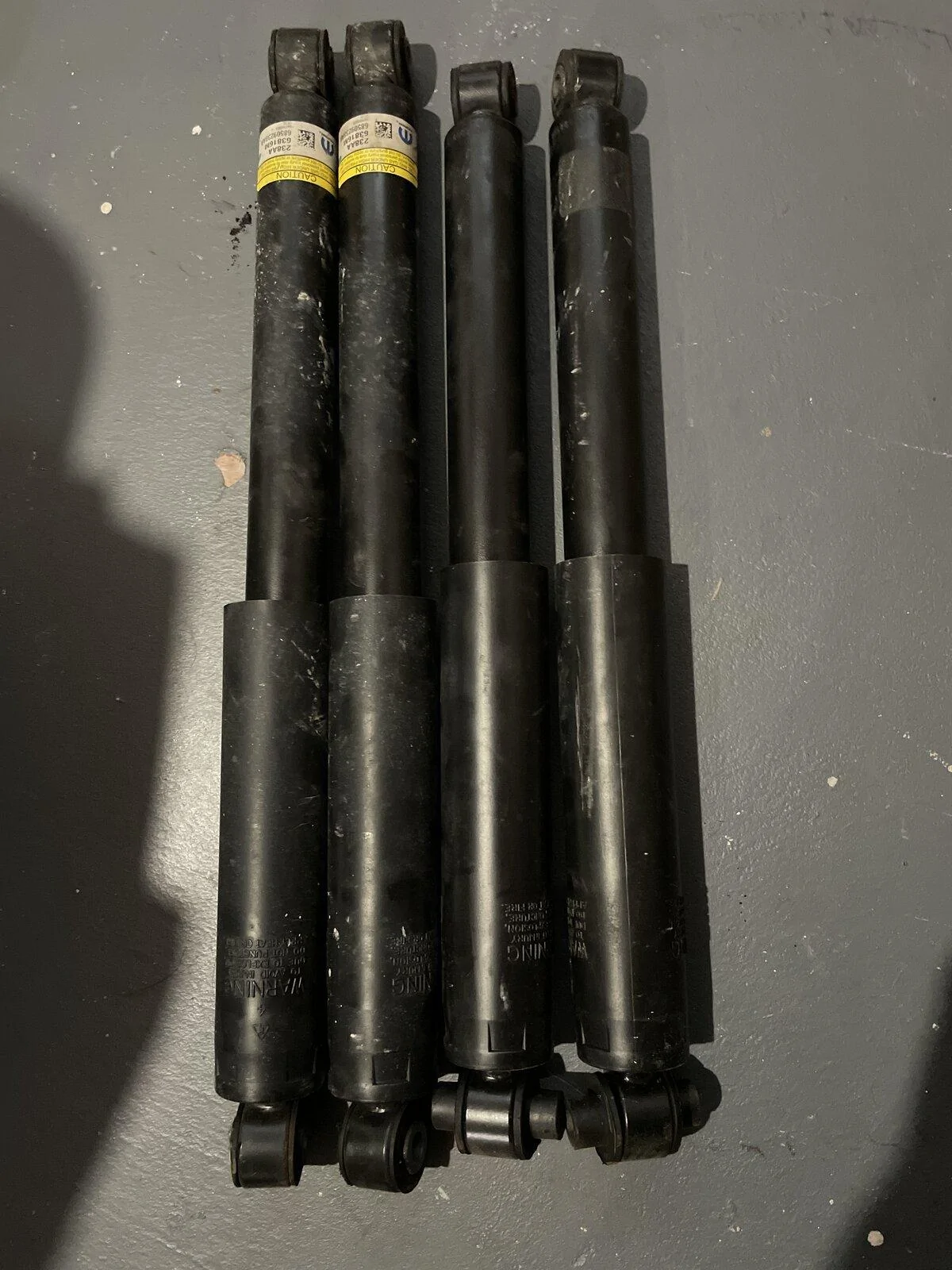 Jeep Gladiator Sport S OEM suspension (non Max Tow) imag