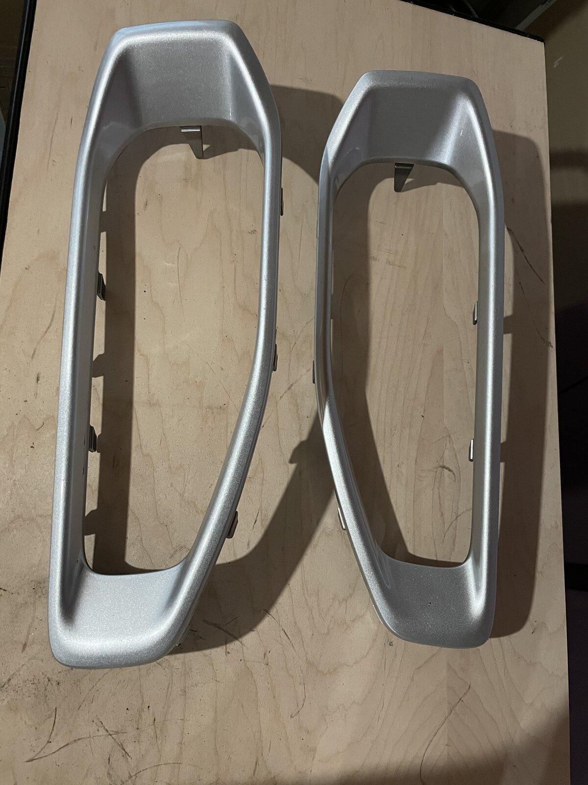Jeep Gladiator Silver fog light bezels 3707294C-27F0-4DAE-8160-220F1B1AB9E8
