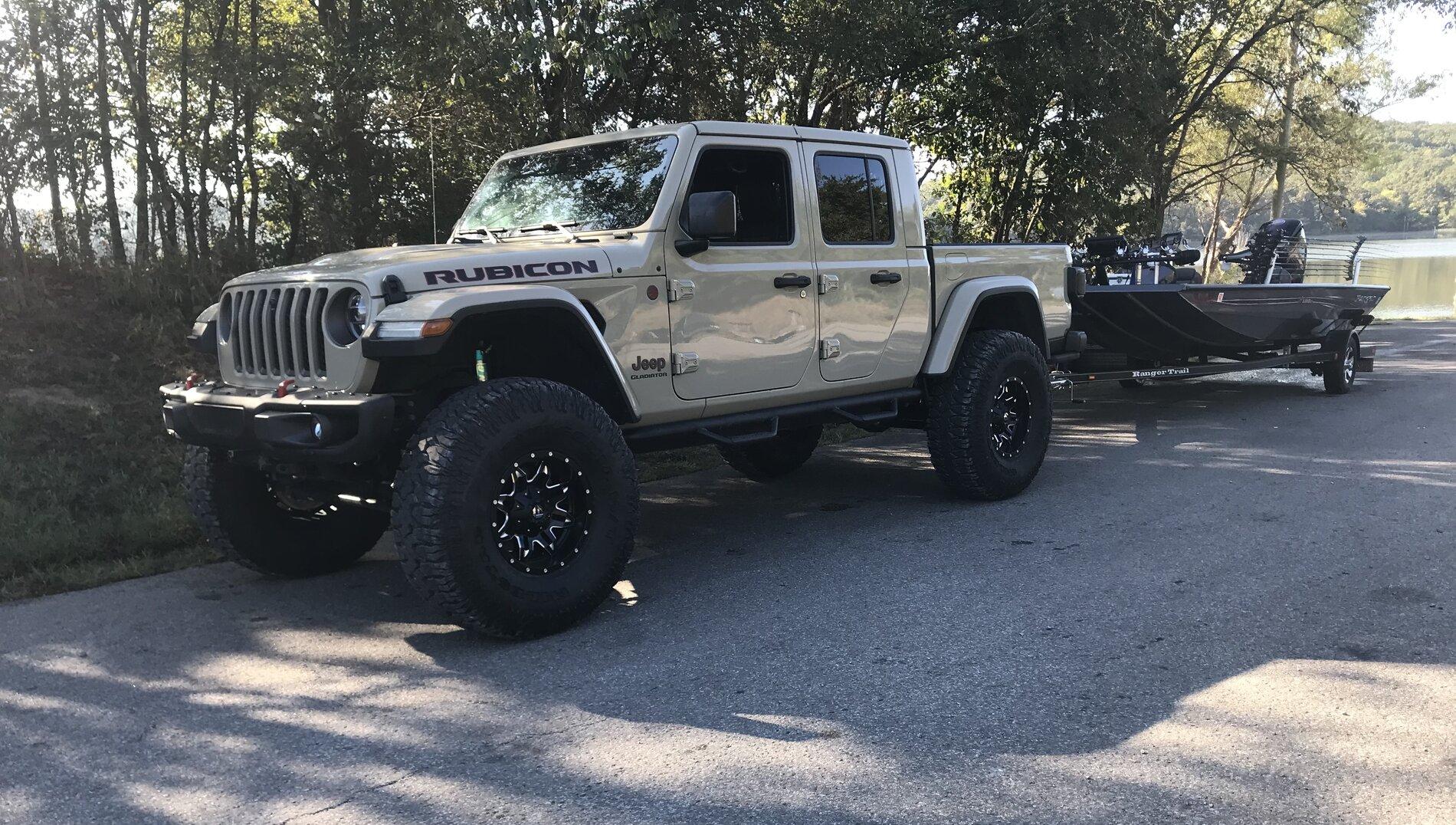 Jeep Gladiator Before and after lift 0D6C46FA-C17D-4E6C-AD84-22729F3CC79F