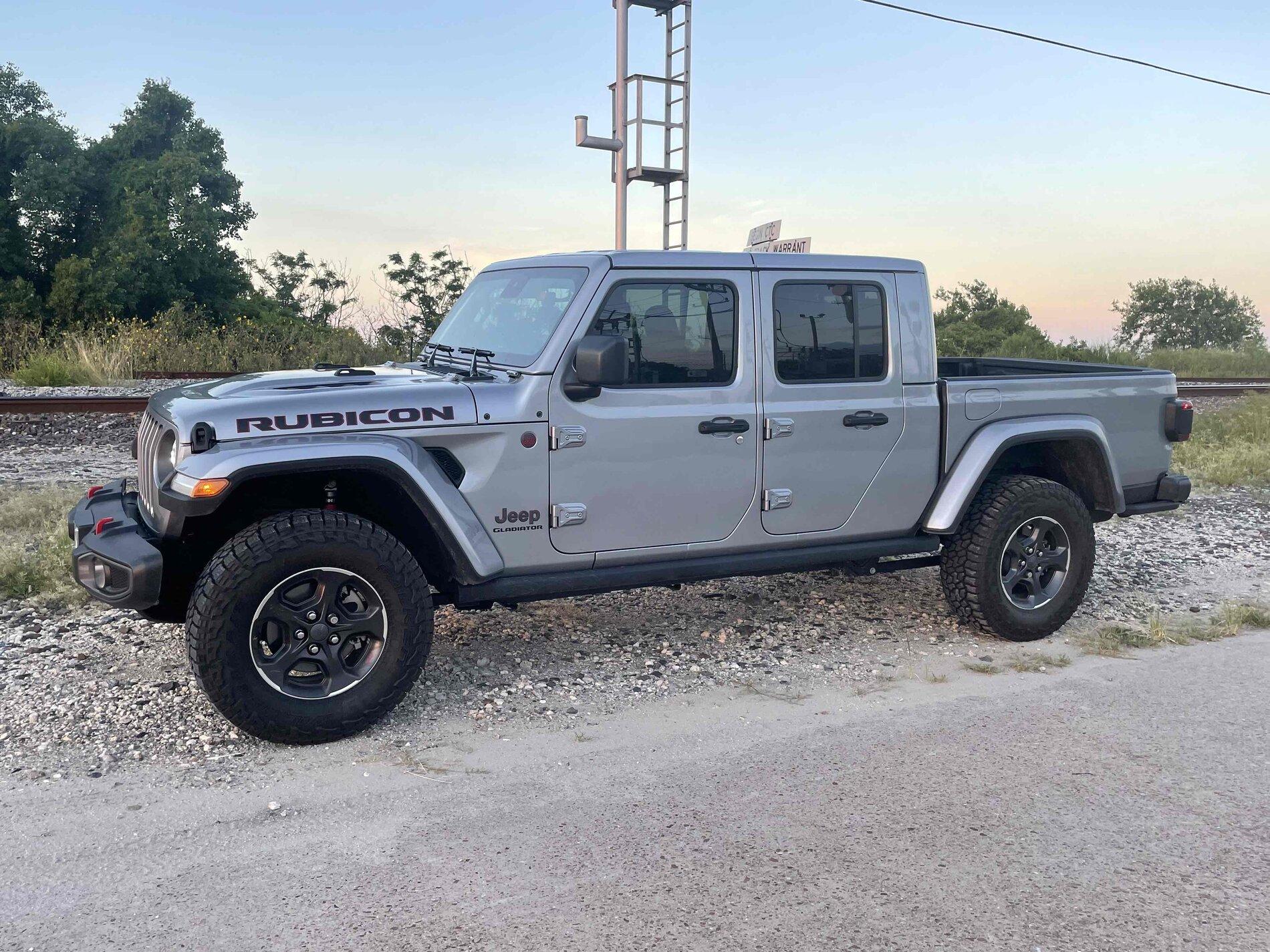 Jeep Gladiator BILLET SILVER Gladiator JT Club IMG_1714