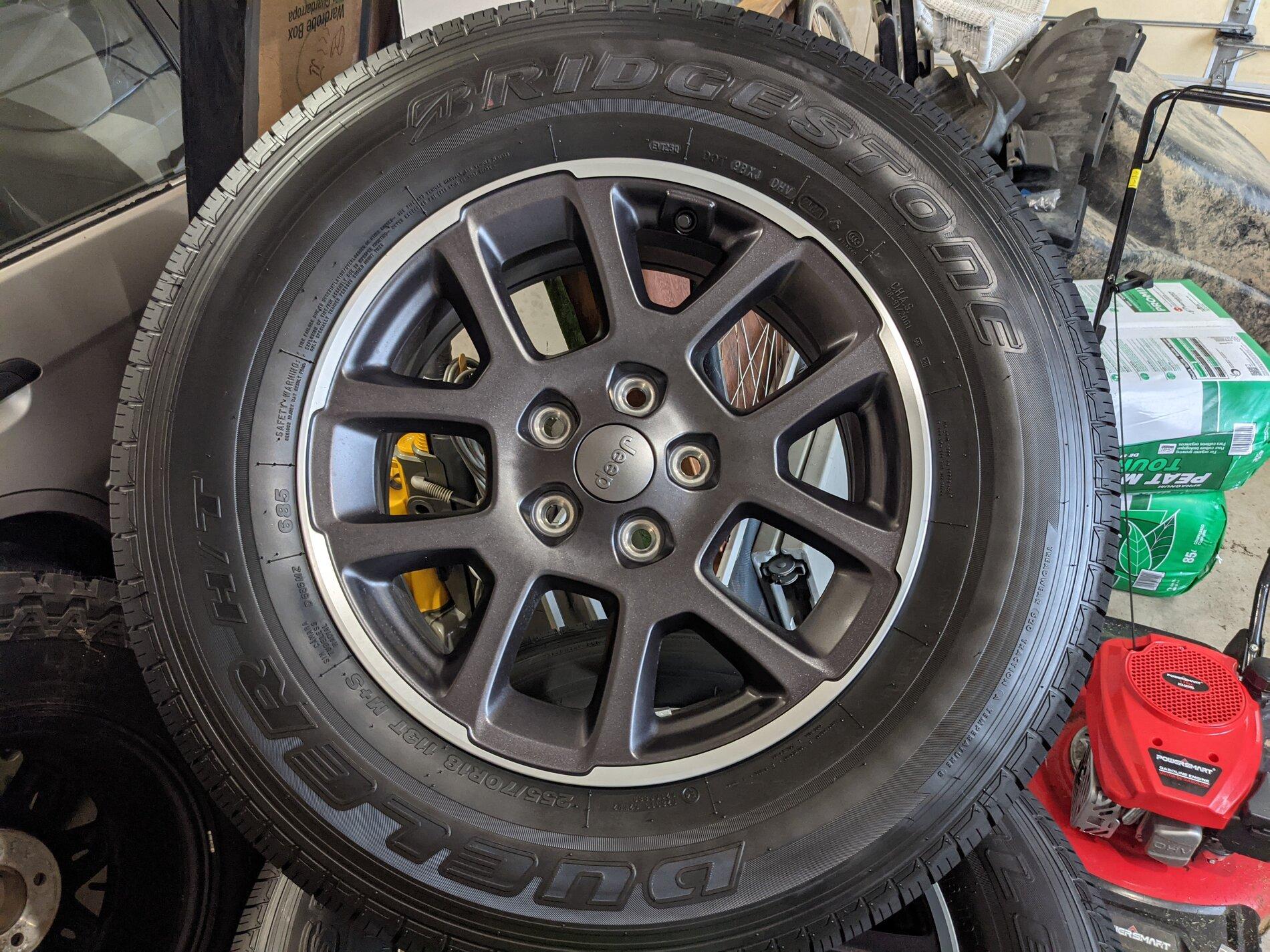 Jeep Gladiator Wtb stock black wheels with tires PXL_20211005_201408906