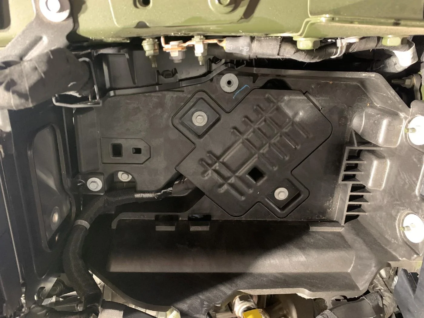 Jeep Gladiator Diesel auxiliary battery shots, placement & removal. empty-tray