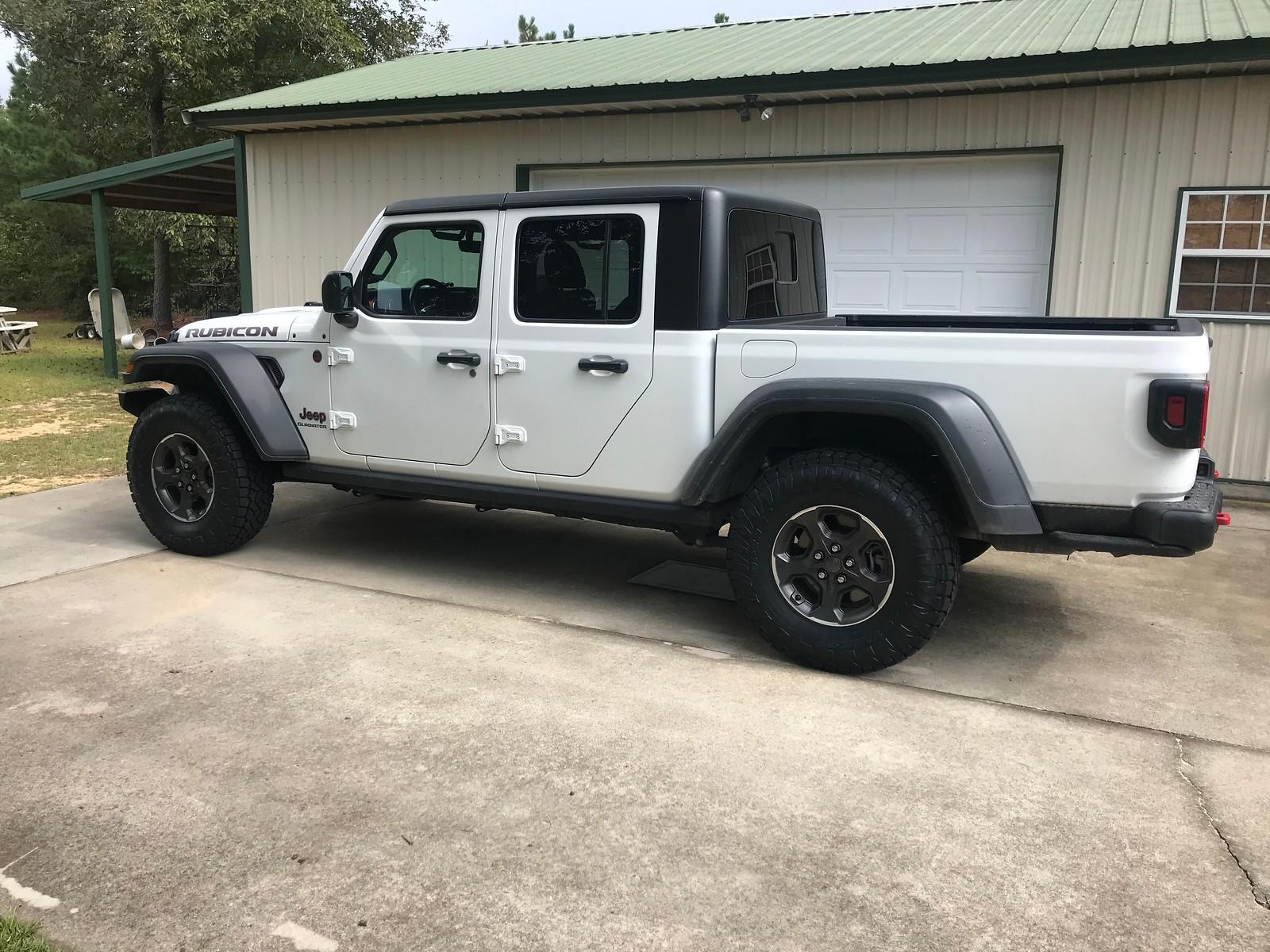 Jeep Gladiator Pic request: JT Gladiator Rubicon on OEM wheels with 35/11.50/17. i-c4gxdqq-x3-