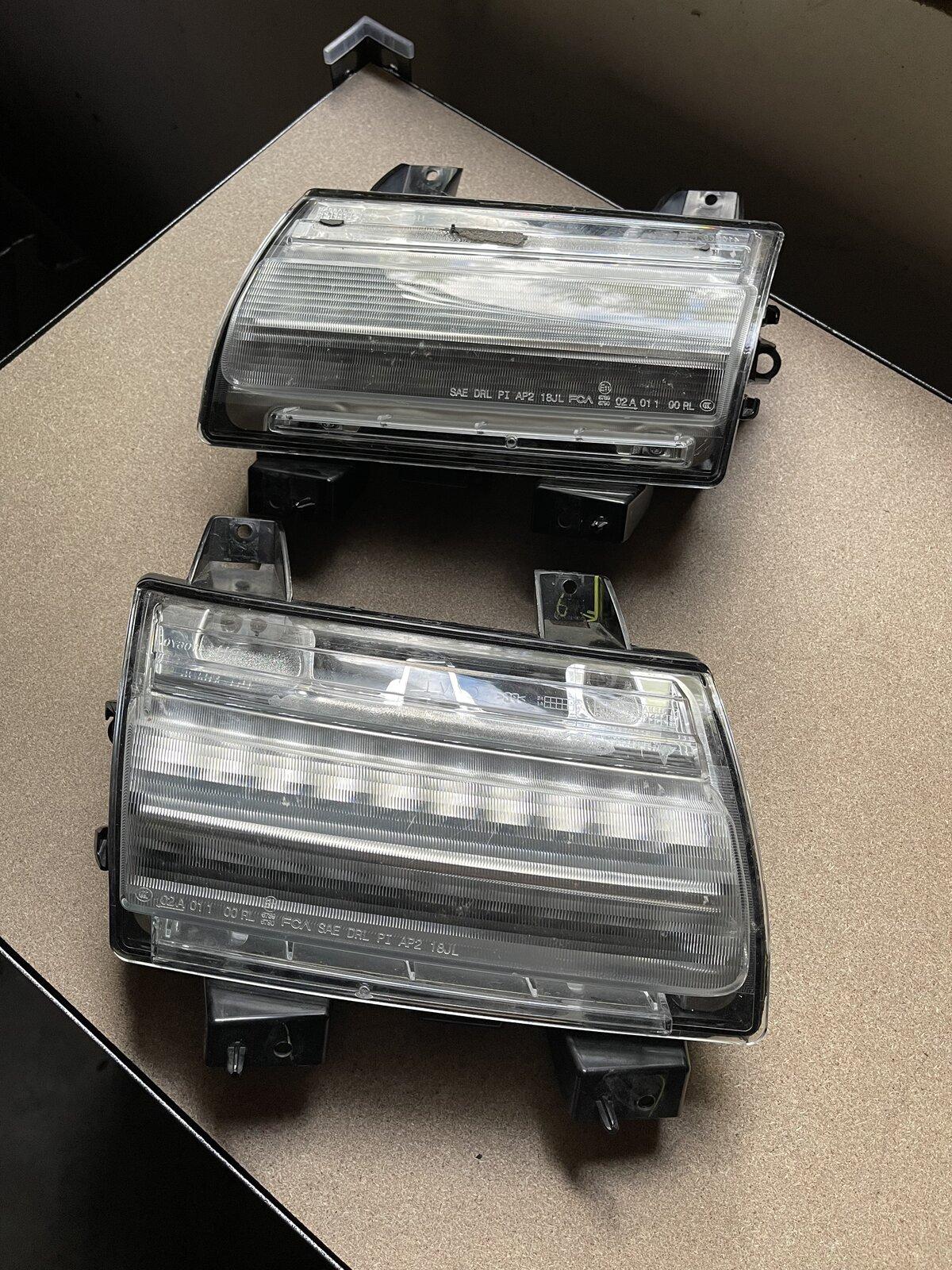 Jeep Gladiator LED Fender lights/turn signals - OEM 60E5CB2F-D99D-4779-8E3F-98AAC03AA137
