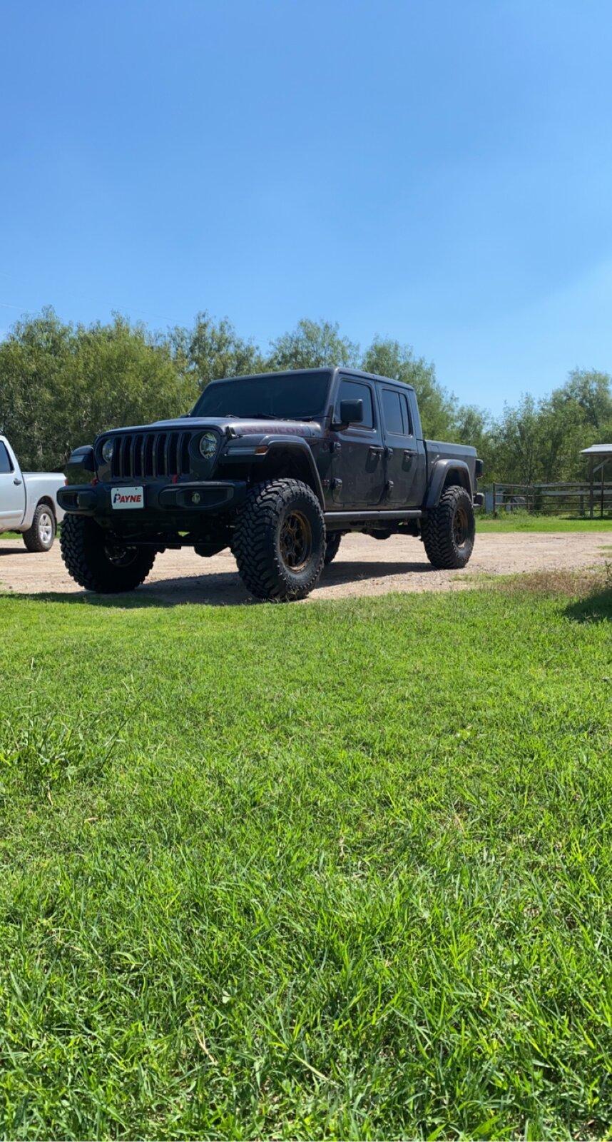 Jeep Gladiator 3.5” skyjacker with fox shox on 37s toyo mt w/ 17” fuel bronze tech wheels 58338544-E71B-41BE-8472-500DEB7C1126