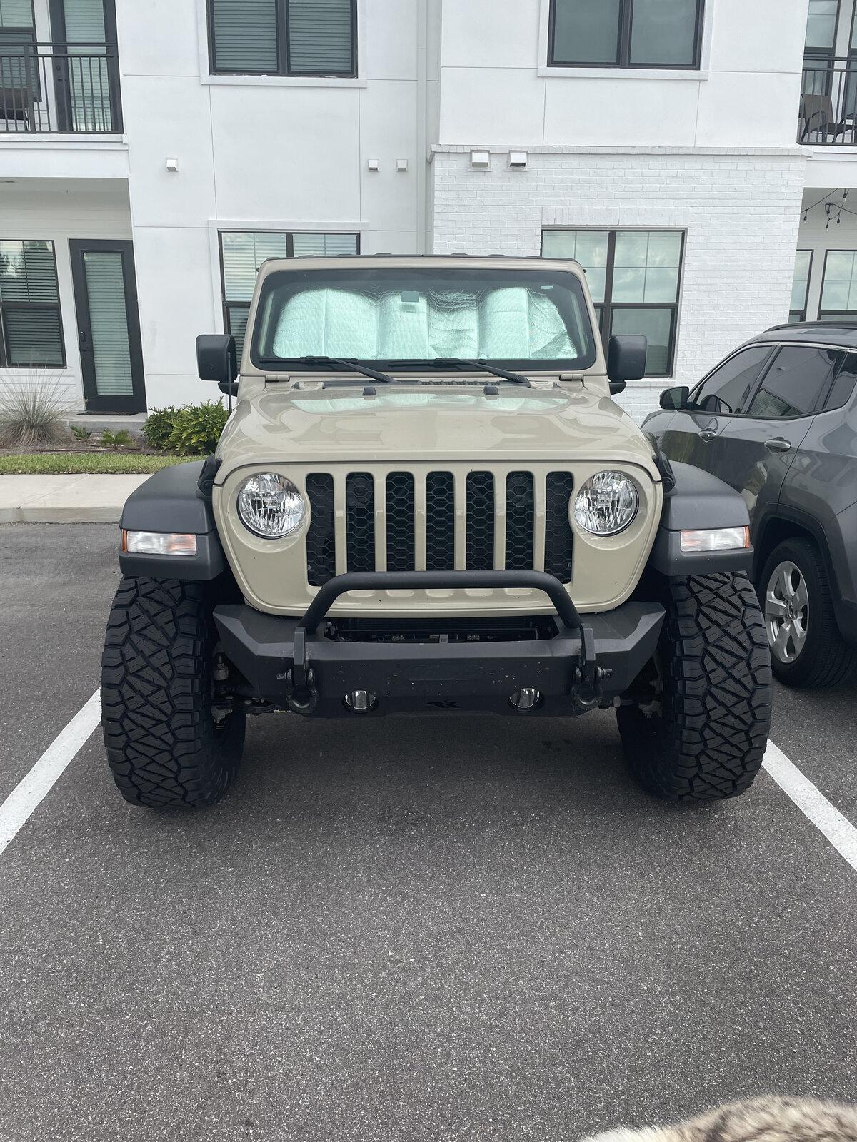 Jeep Gladiator Rugged Ridge HD Stubby Front Bumper with Overrider 561C7E5A-2DDB-4D93-94B0-7CD9E6E0C03B