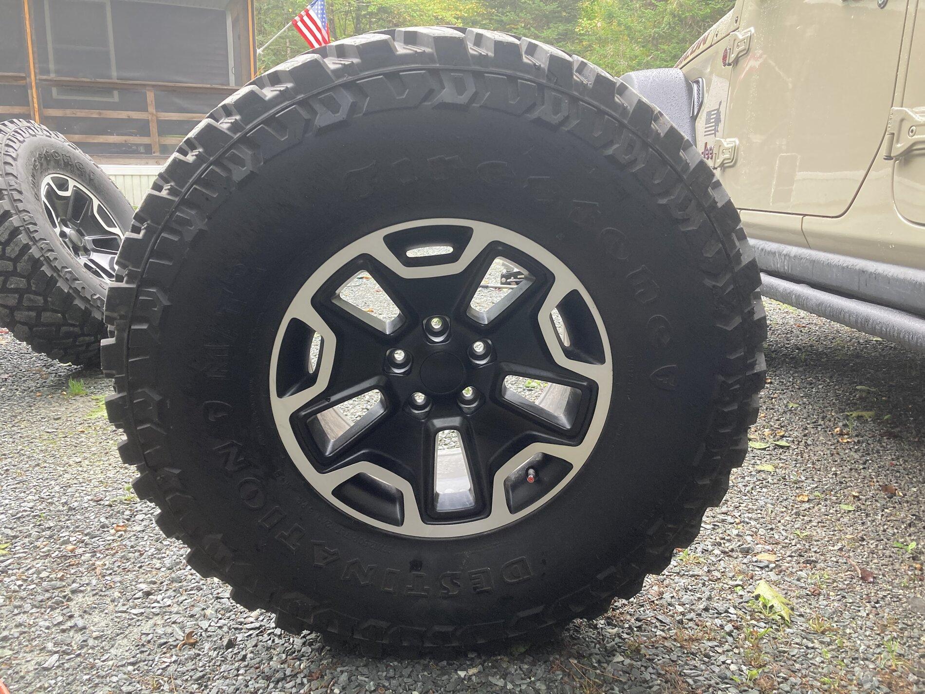 Jeep Gladiator (5) LT37x12.5R17 Destination MT Tires and Wheels 1B1AB8A6-BE02-42B6-9CDA-EA474BC79A3F