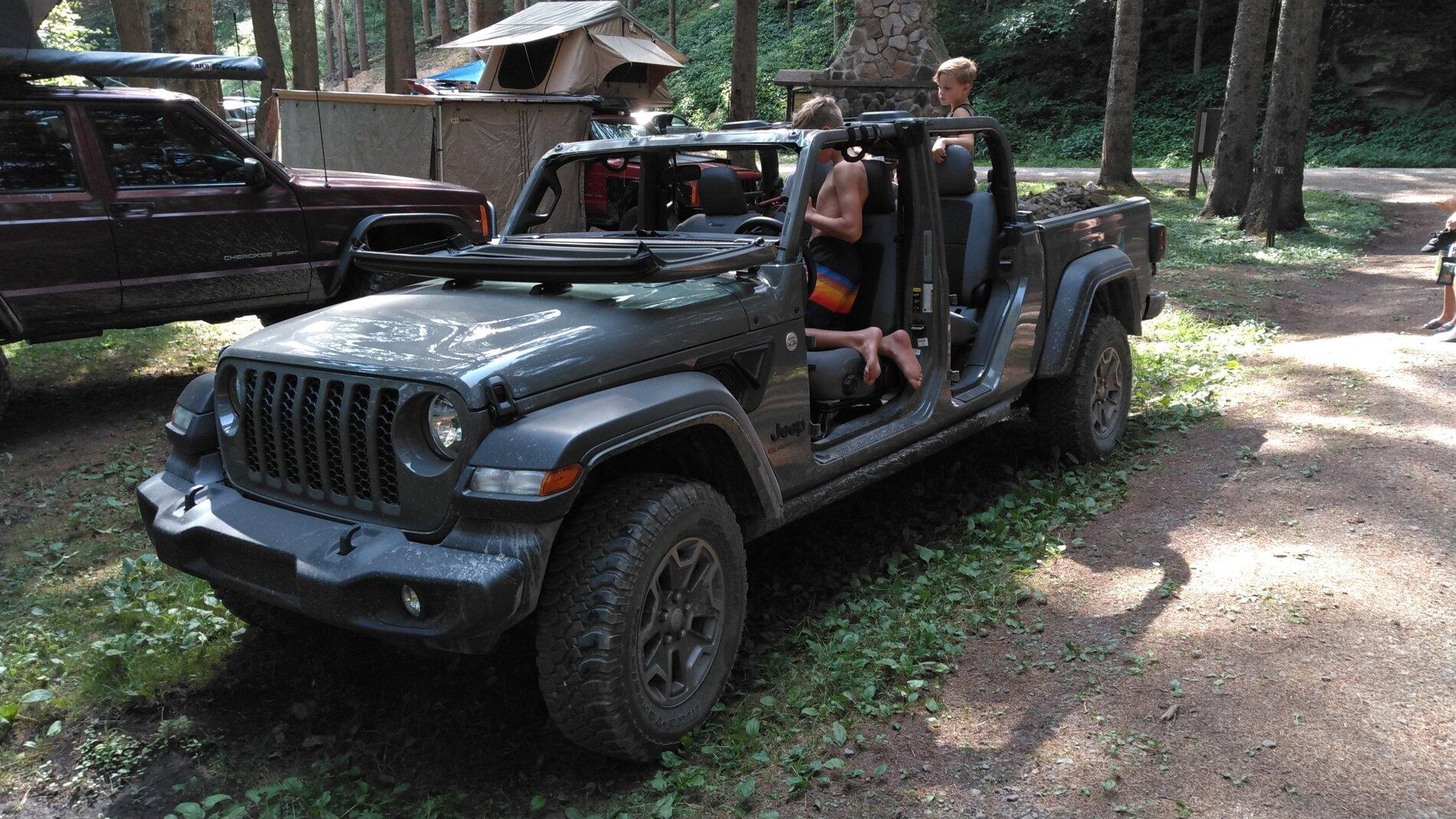 Jeep Gladiator -- 2020+ Gladiator Picture Game -- KIMG0569.JPG