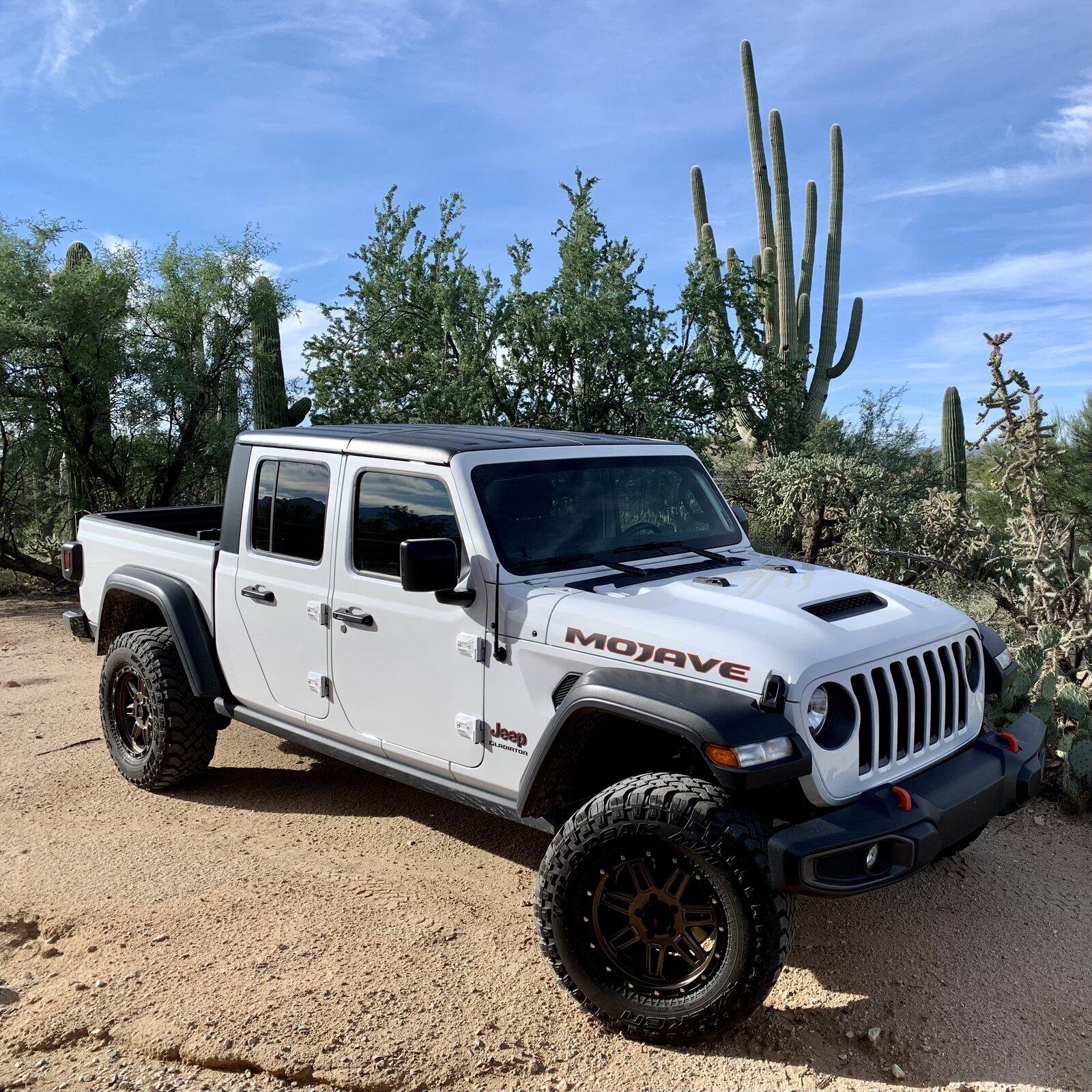 Jeep Gladiator BRIGHT WHITE Gladiator JT Club 3EEC8A2A-3CFD-4A1D-884B-389FDD54B095