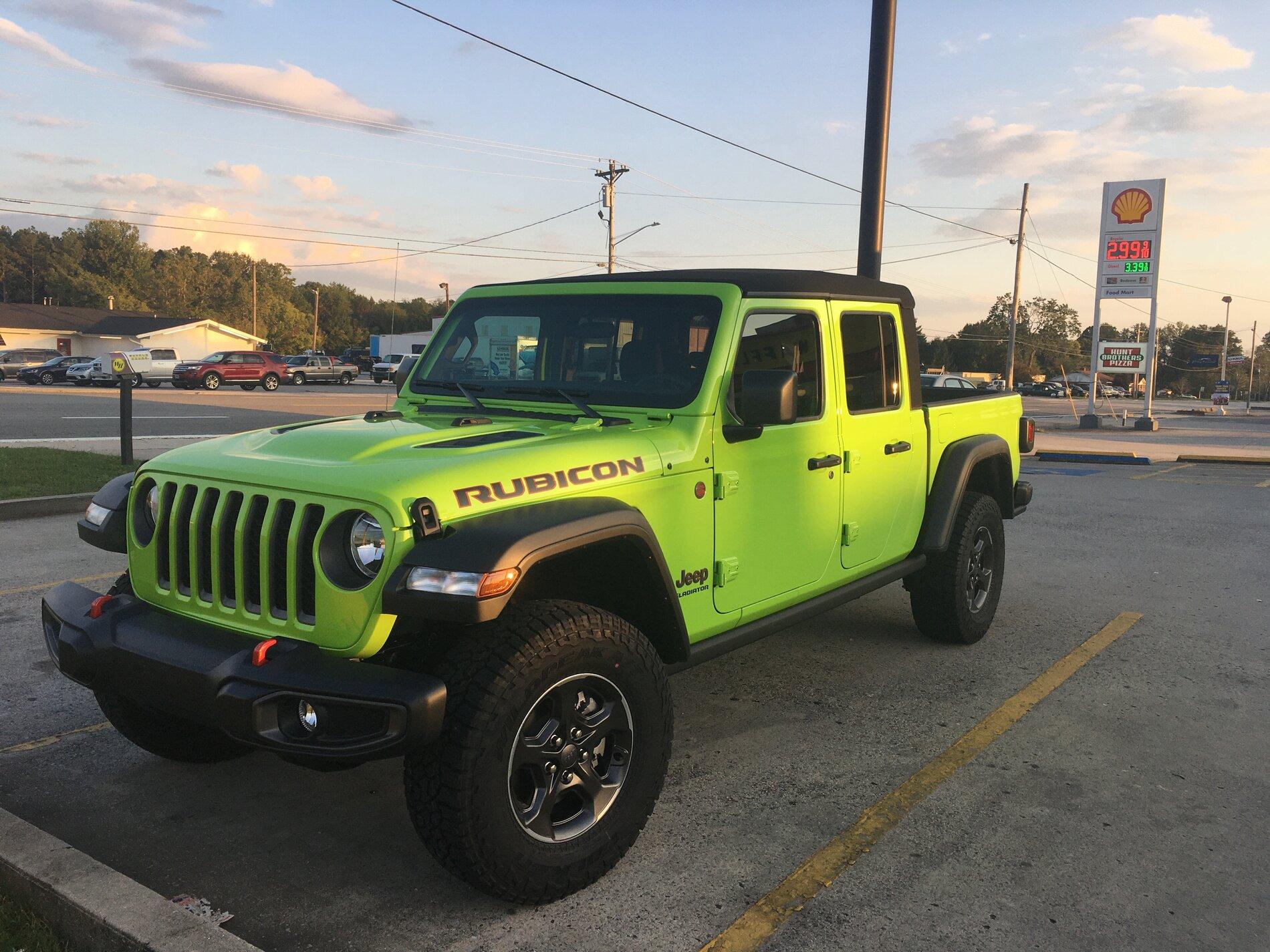 Jeep Gladiator GECKO GREEN Gladiator Club FC82FE11-EE09-4417-85CE-2717B8654ECC