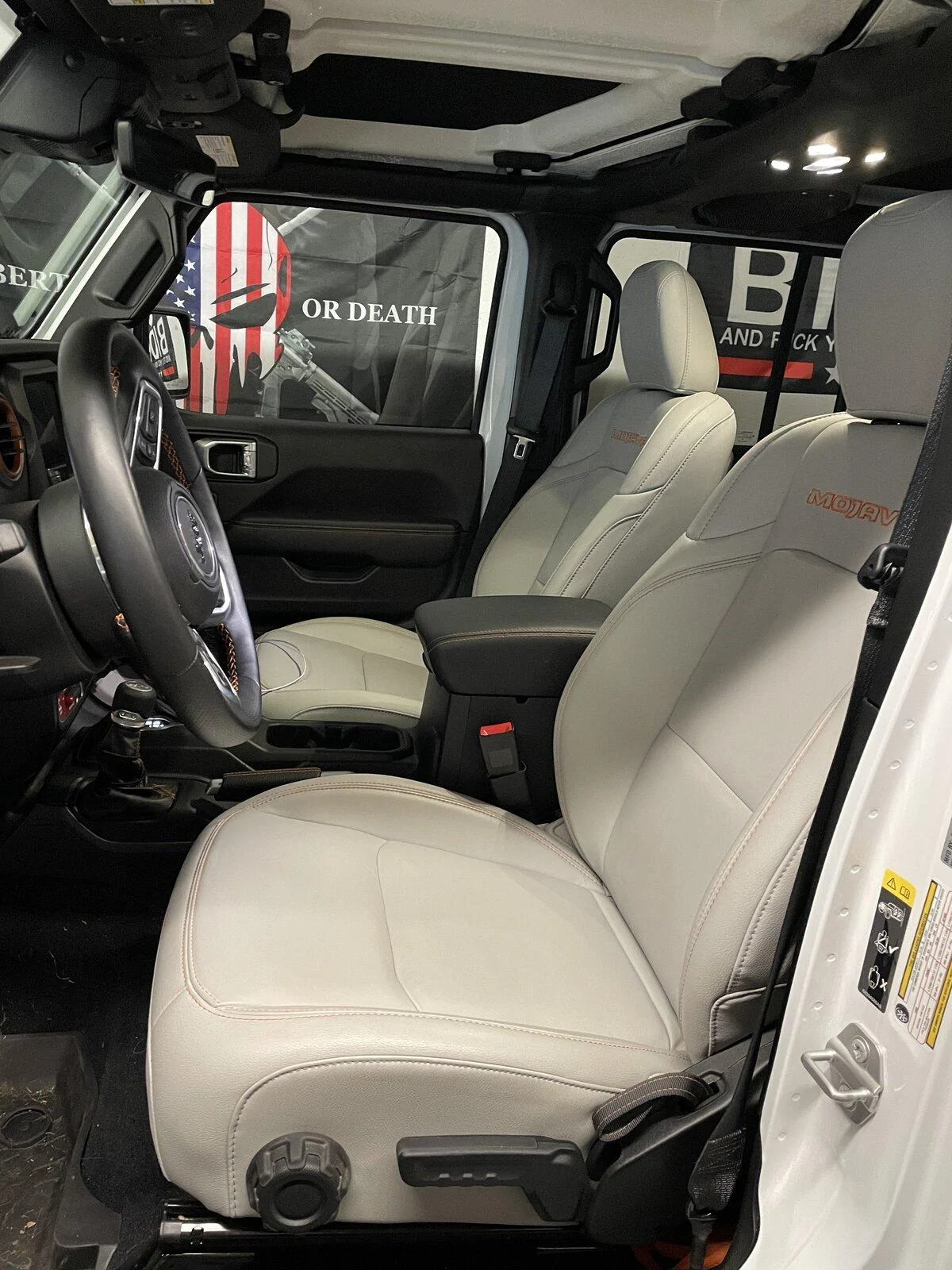 Jeep Gladiator Mojave gray interior 4EA60D83-9DD6-402C-B754-C92E46FD859B
