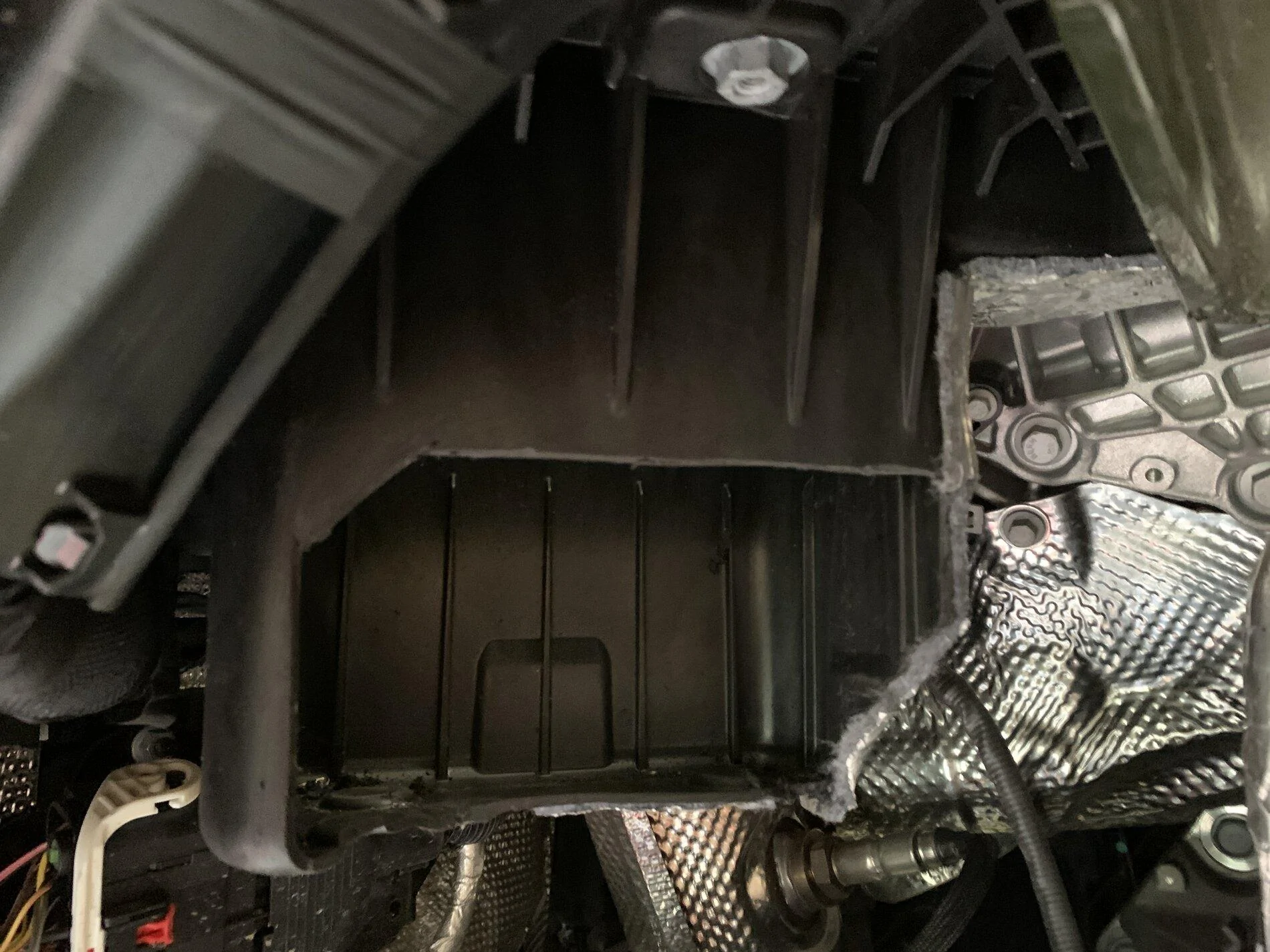 Jeep Gladiator Diesel auxiliary battery shots, placement & removal. 85F1FFCE-D57F-42D4-A2D5-70570BE58734