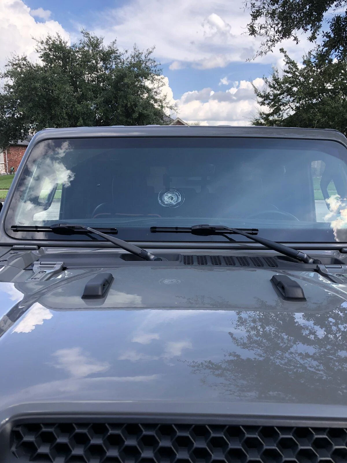 Jeep Gladiator another windshield bites the dust B15B6AFB-1FF5-44AB-9B96-099893027425