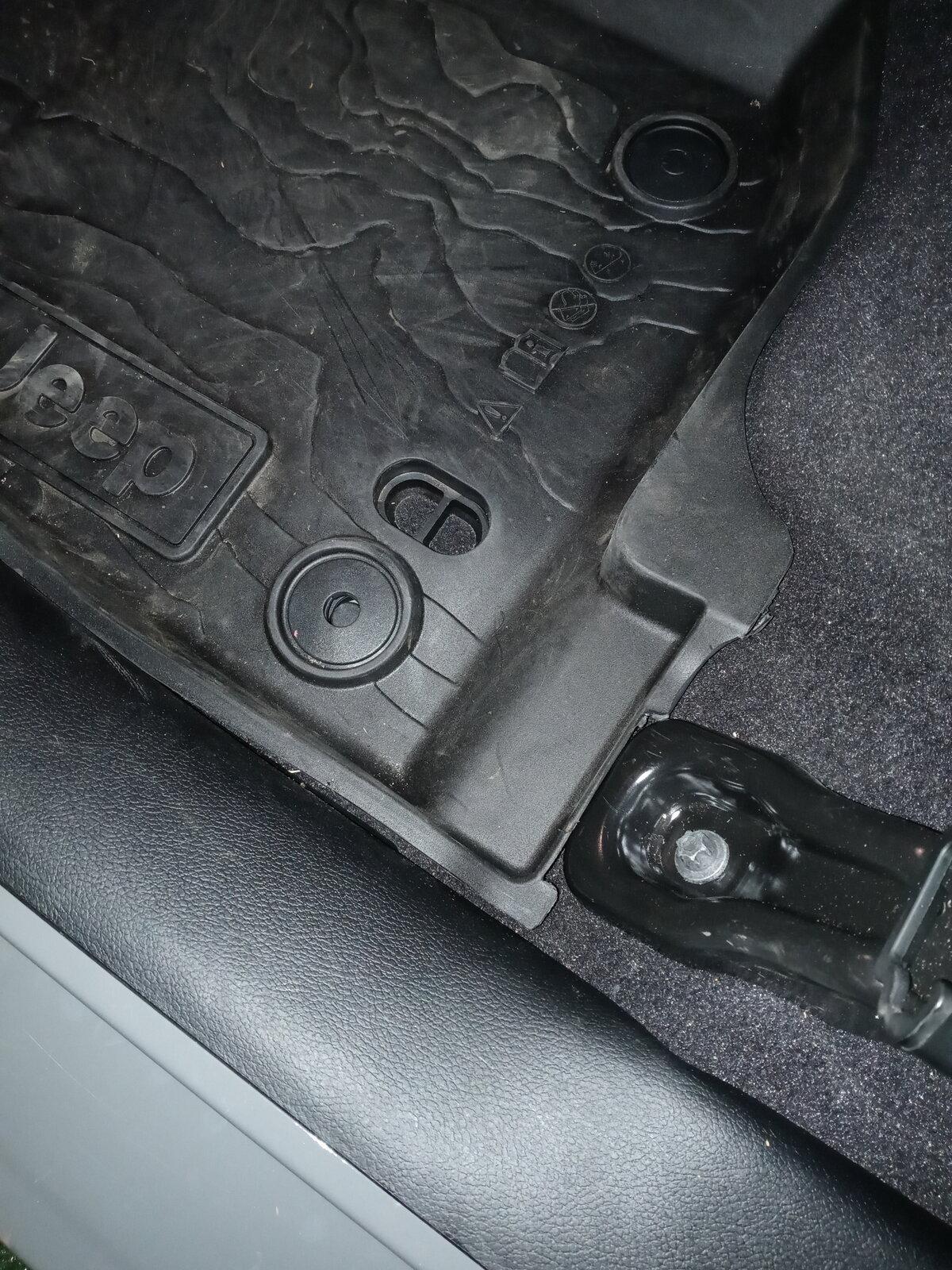 Jeep Gladiator Mopar Slush mats...a bit off 20211009_205916