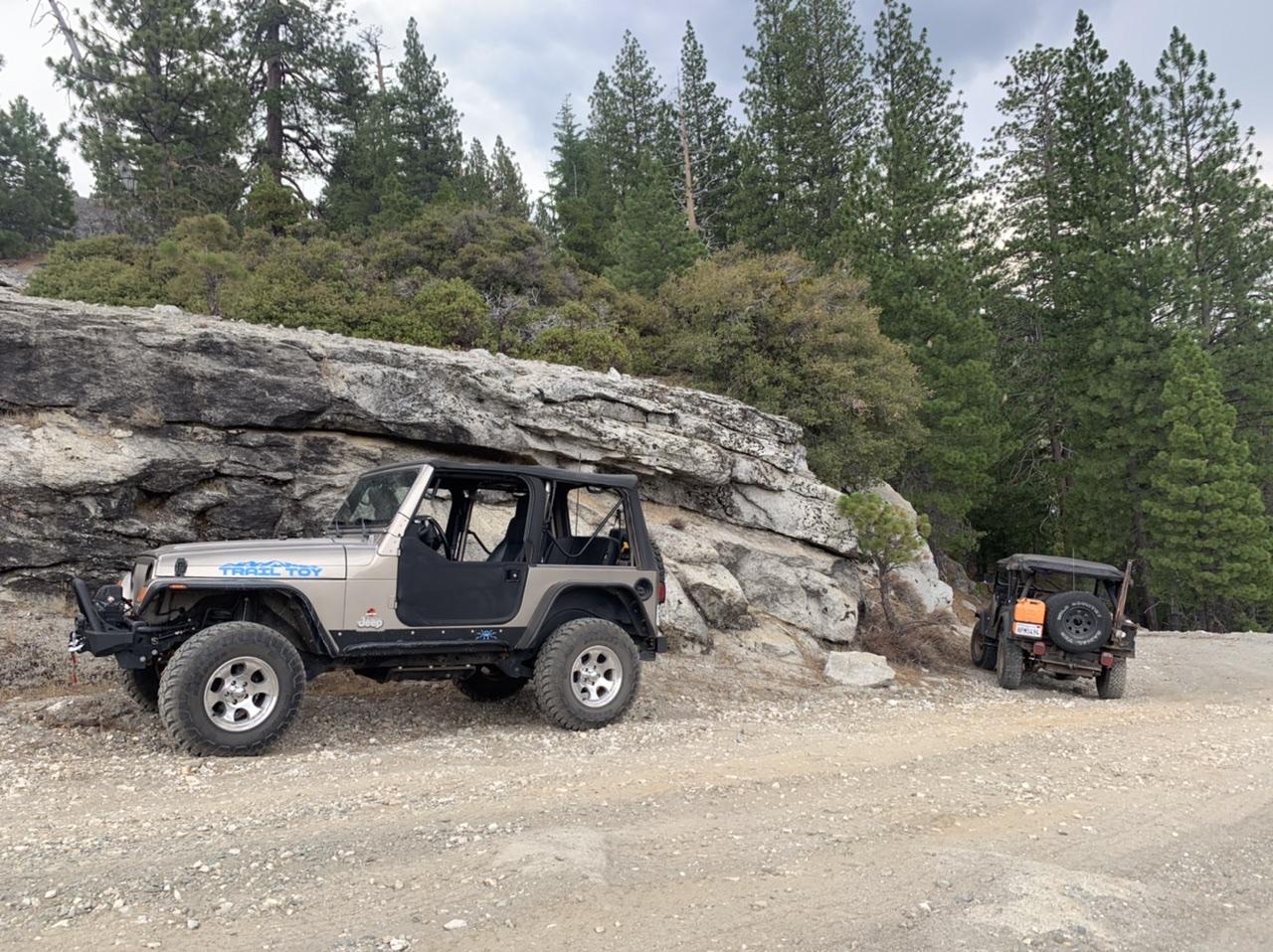 Jeep Gladiator Jeeps Parking Next To Jeeps 8D196F90-2C59-4958-BFAF-9307FD6EA8C3