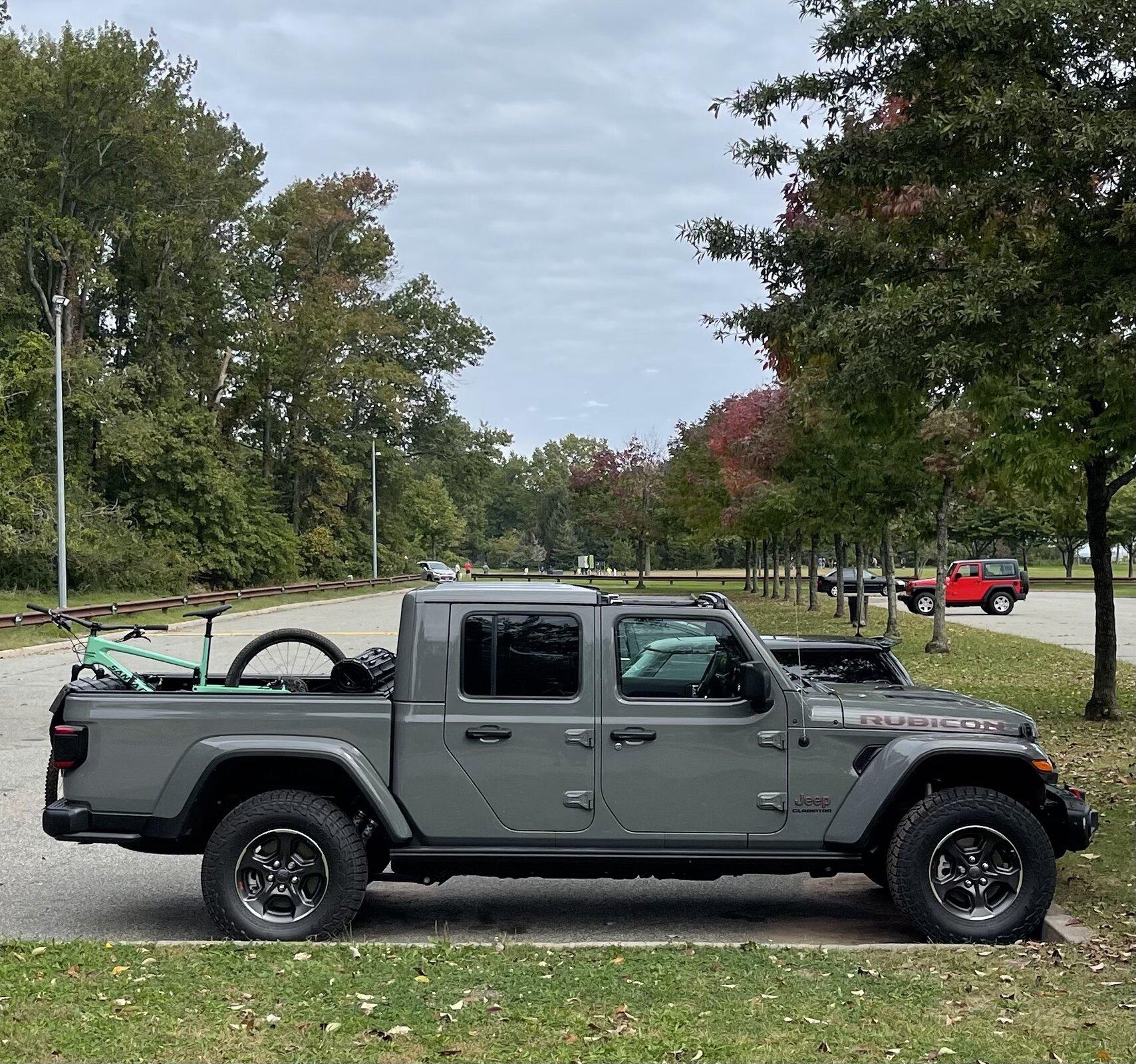 Jeep Gladiator STING GRAY Gladiator JT Club 5AA2B474-150C-4450-8194-143E19733B09