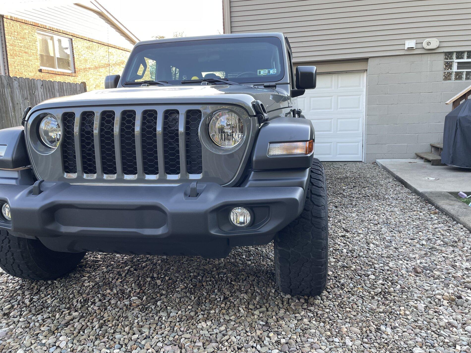 Jeep Gladiator 285/70r17s on stock wheels and no lift? (sport s) A26A969F-A4A1-4655-8112-021E851D35D7