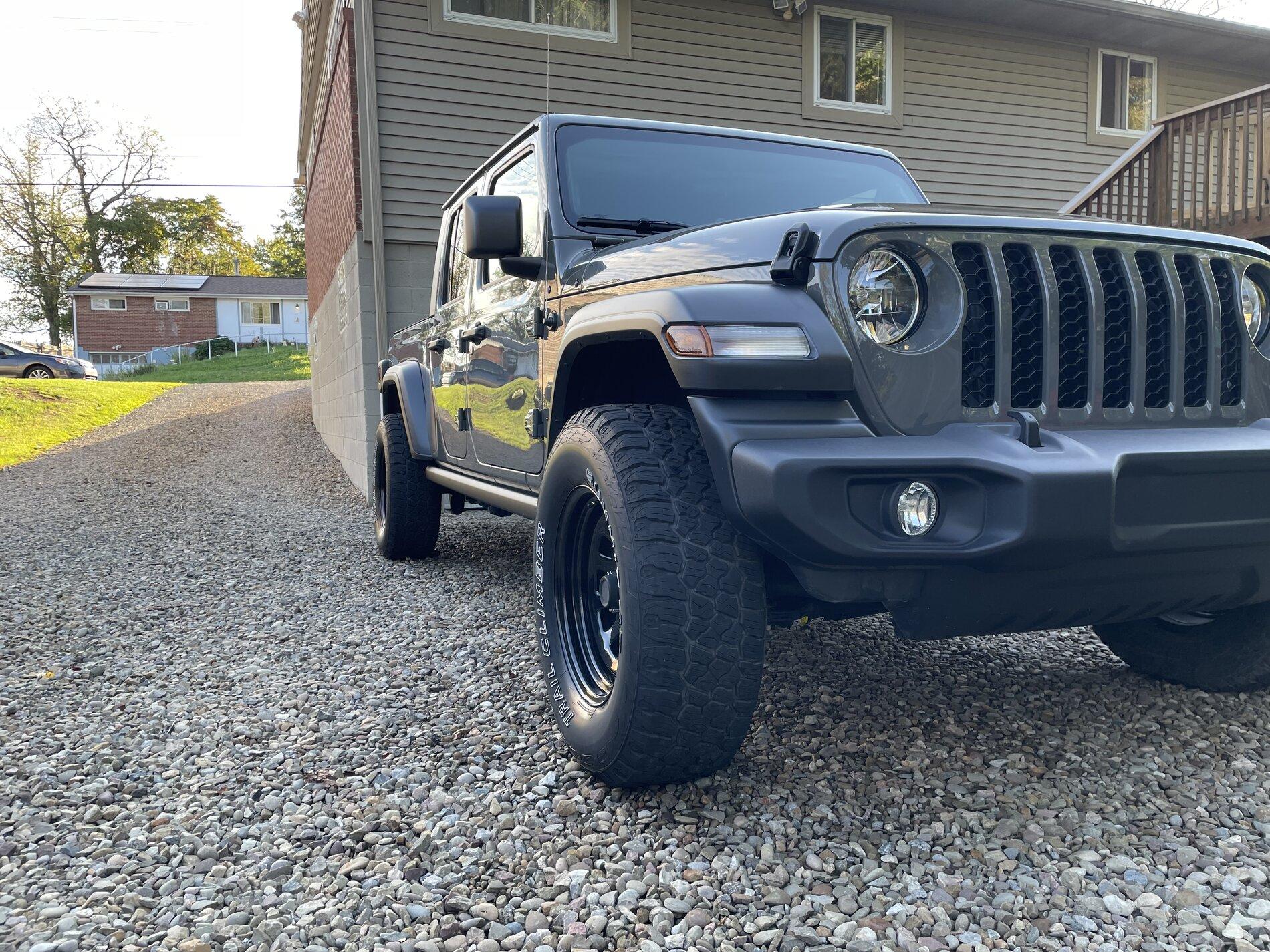 Jeep Gladiator 285/70r17s on stock wheels and no lift? (sport s) DB45098E-7E34-4D77-BC91-272FAAEC9F2D