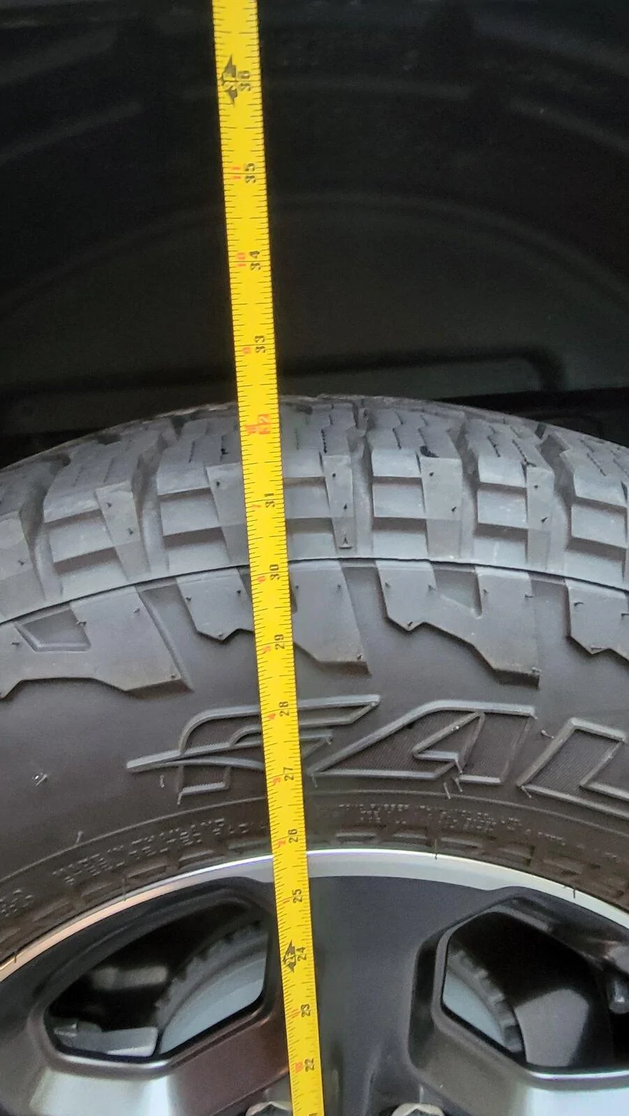 Jeep Gladiator 285/70r17s on stock wheels and no lift? (sport s) 20211010_175050