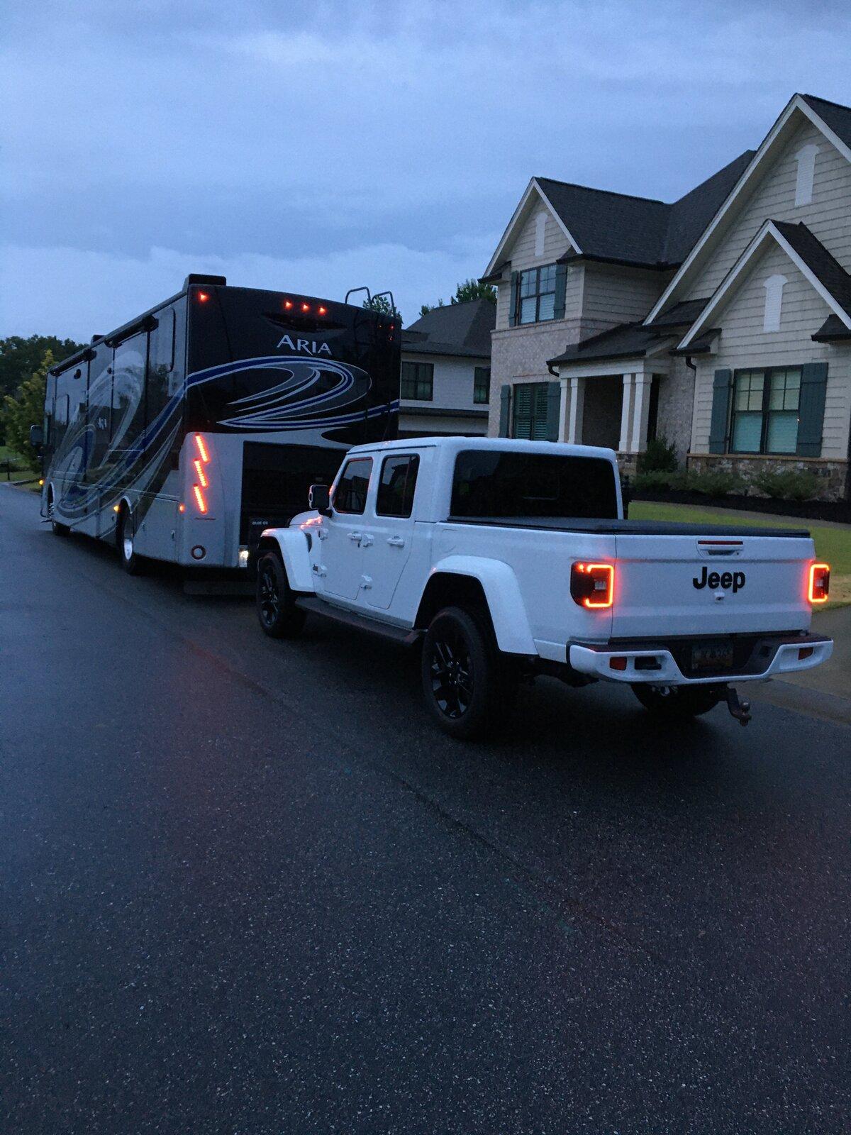 Jeep Gladiator Dingy towing JT behind motorhome 3B36F8B1-1208-41BD-AB4F-DB1E3439D7FF