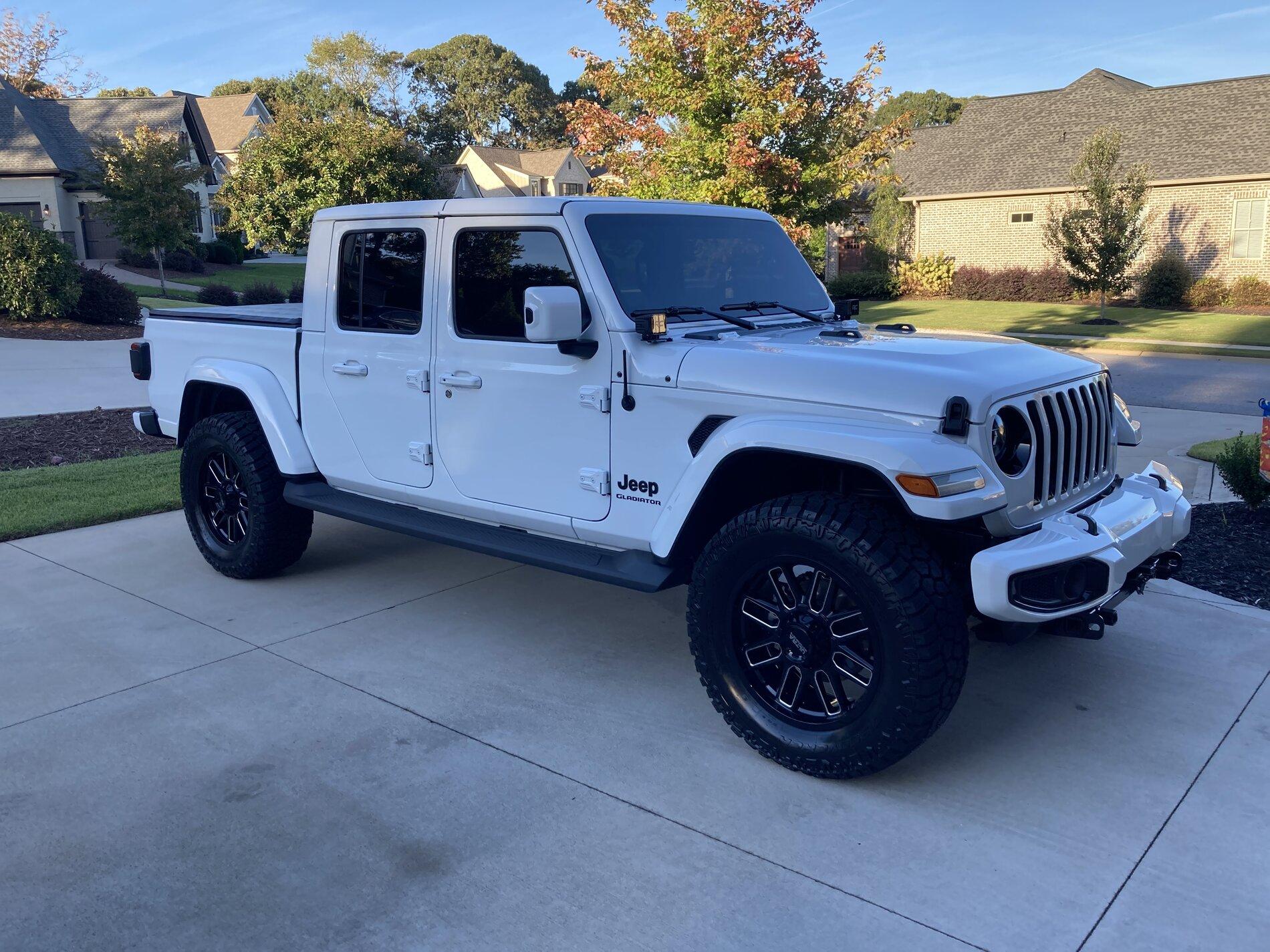 Jeep Gladiator Dingy towing JT behind motorhome 35258856-6B9F-4E35-A546-367067072A8F