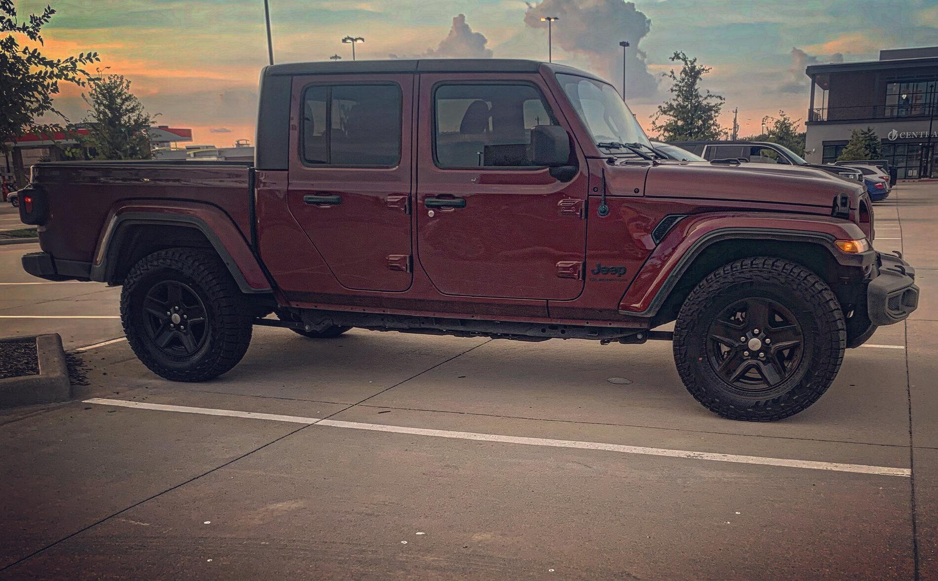 Jeep Gladiator 285/70r17s on stock wheels and no lift? (sport s) CD5B9309-B960-4CB8-85E6-50712E03BE88