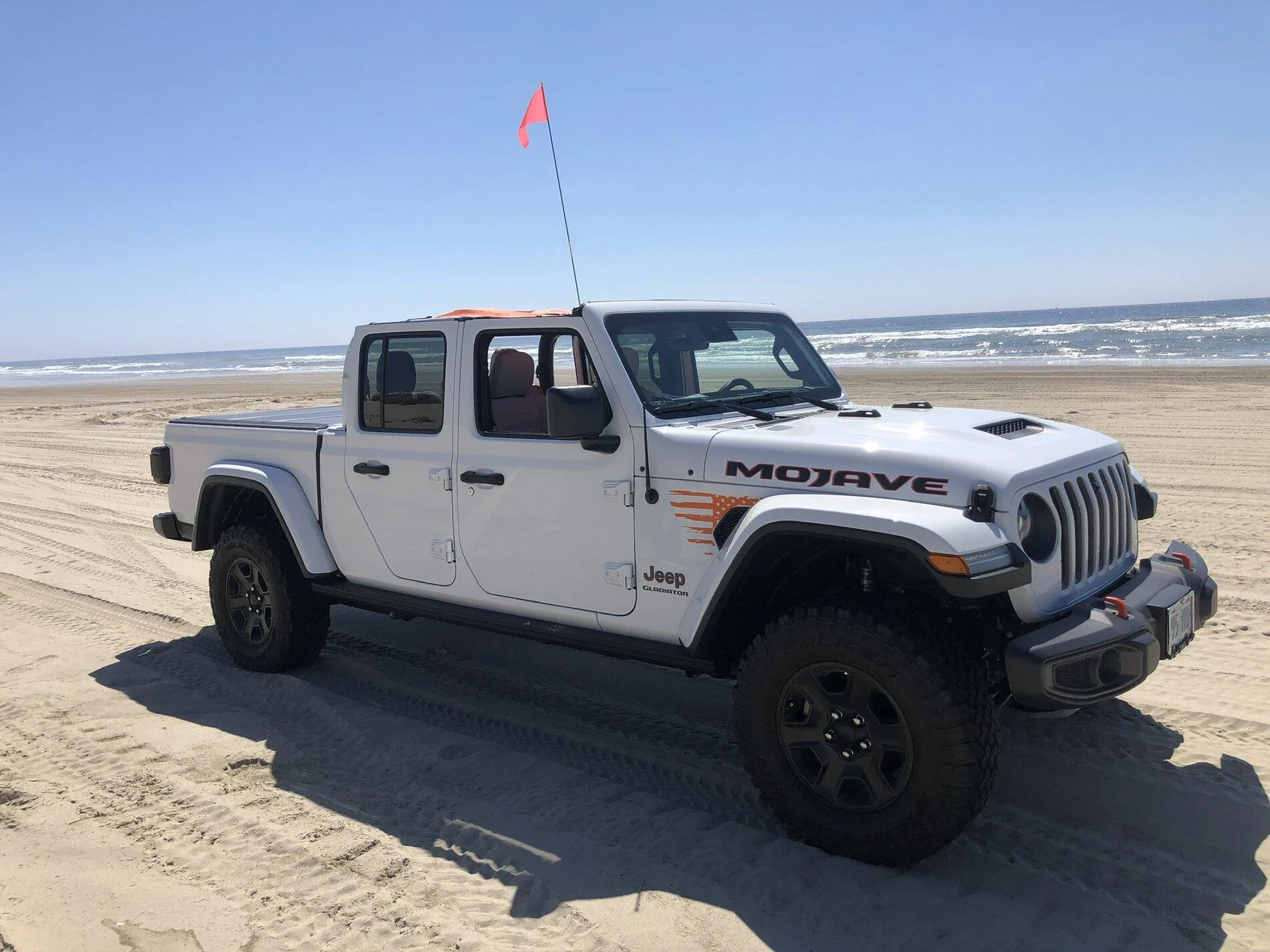 Jeep Gladiator BRIGHT WHITE Gladiator JT Club 8E34BC21-8C2B-4975-A579-E46877A75AE2