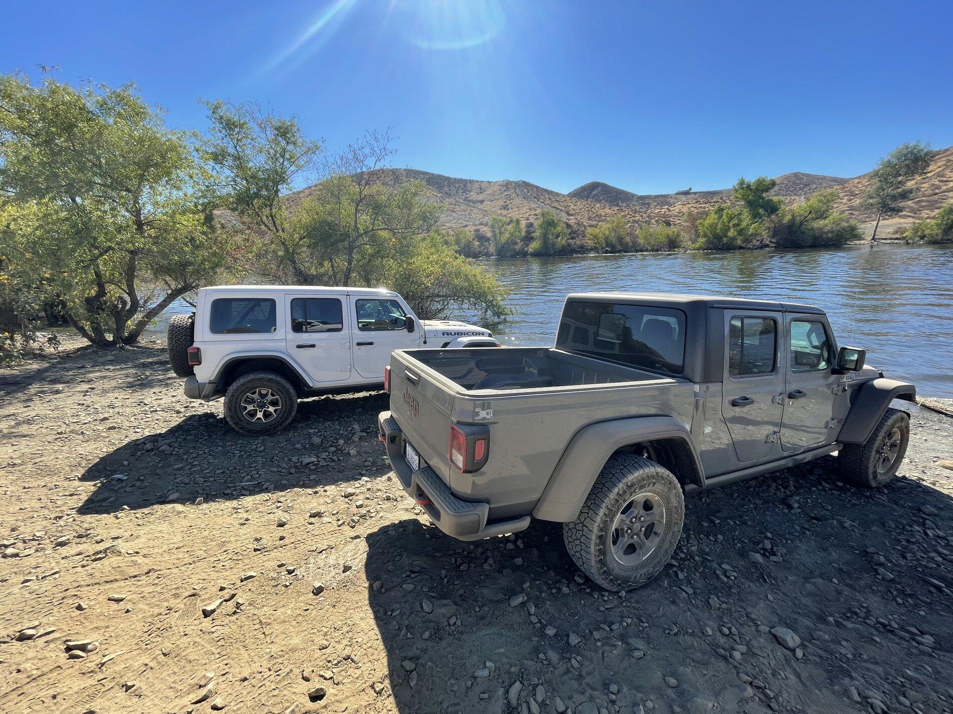 Jeep Gladiator STING GRAY Gladiator JT Club 3B419036-05CF-4360-A184-7BAE8D2FA4EB