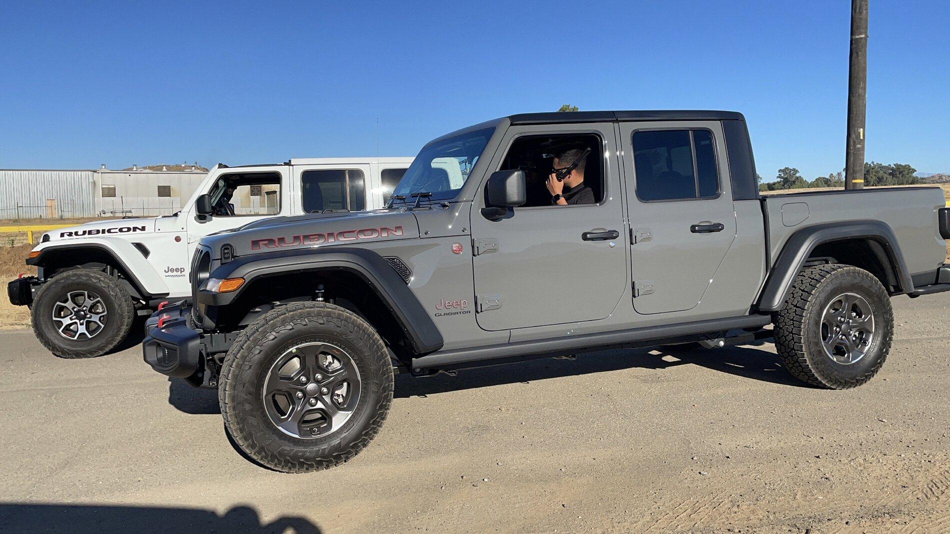 Jeep Gladiator STING GRAY Gladiator JT Club 77ED8D83-57D2-4A5E-95A0-ABABA54A6C1A