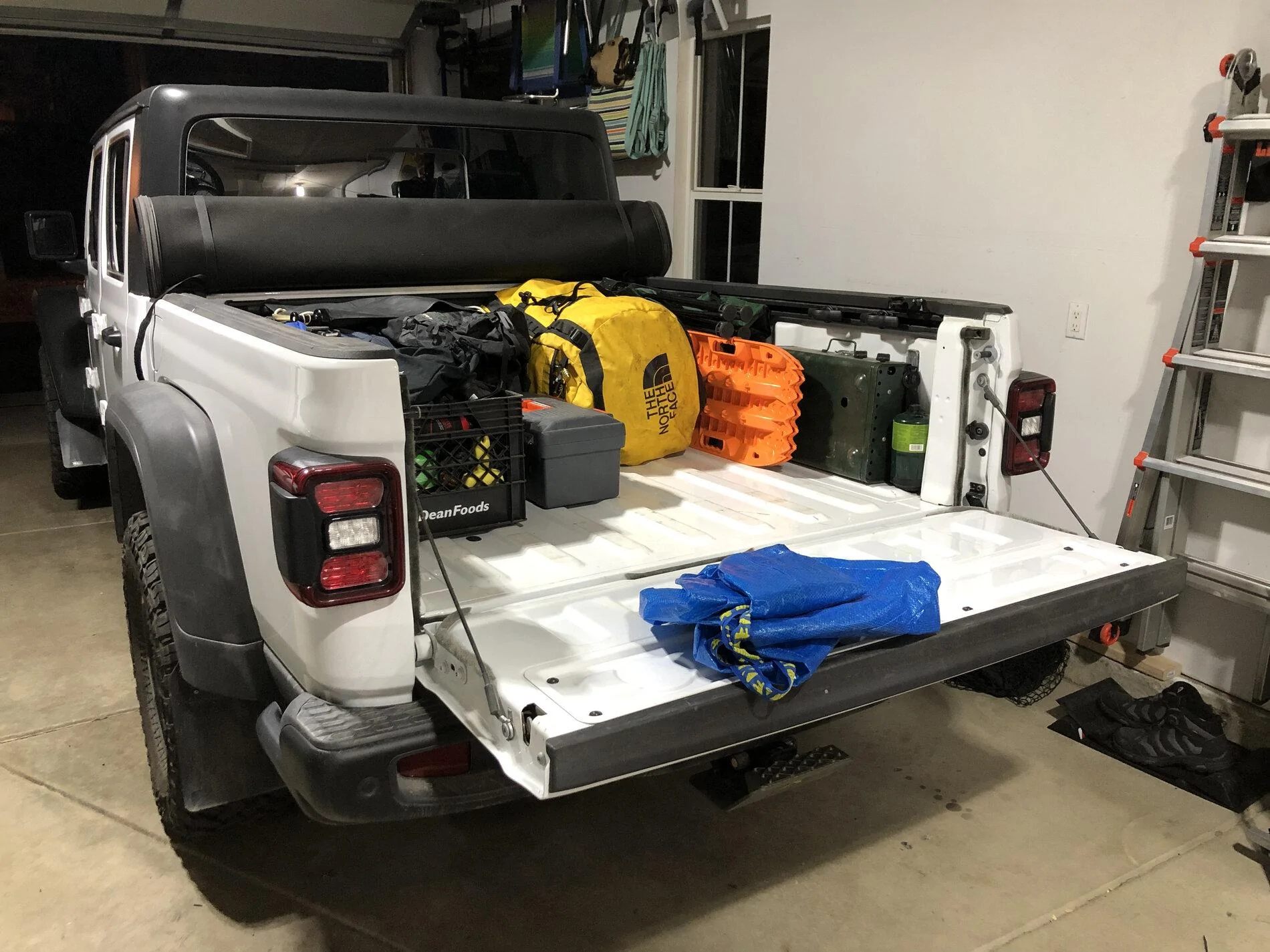 Jeep Gladiator "Out of the box" storage ideas in/out/under the Gladiator... IMG_8691