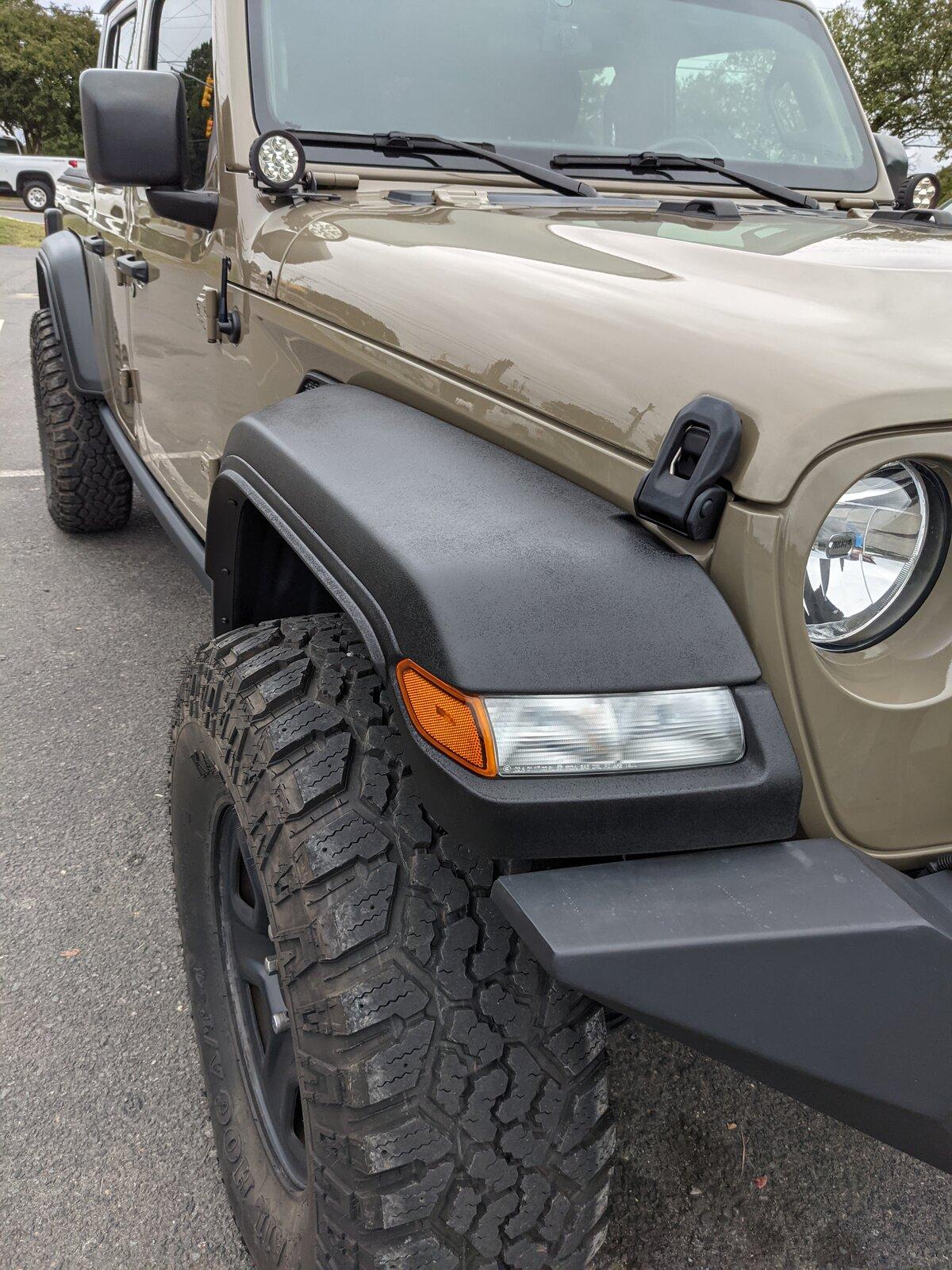 Jeep Gladiator Fender flares made of cheap material PXL_20211011_192324720
