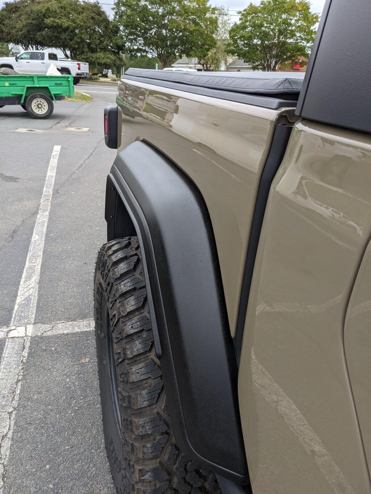 Jeep Gladiator Fender flares made of cheap material PXL_20211011_192335523