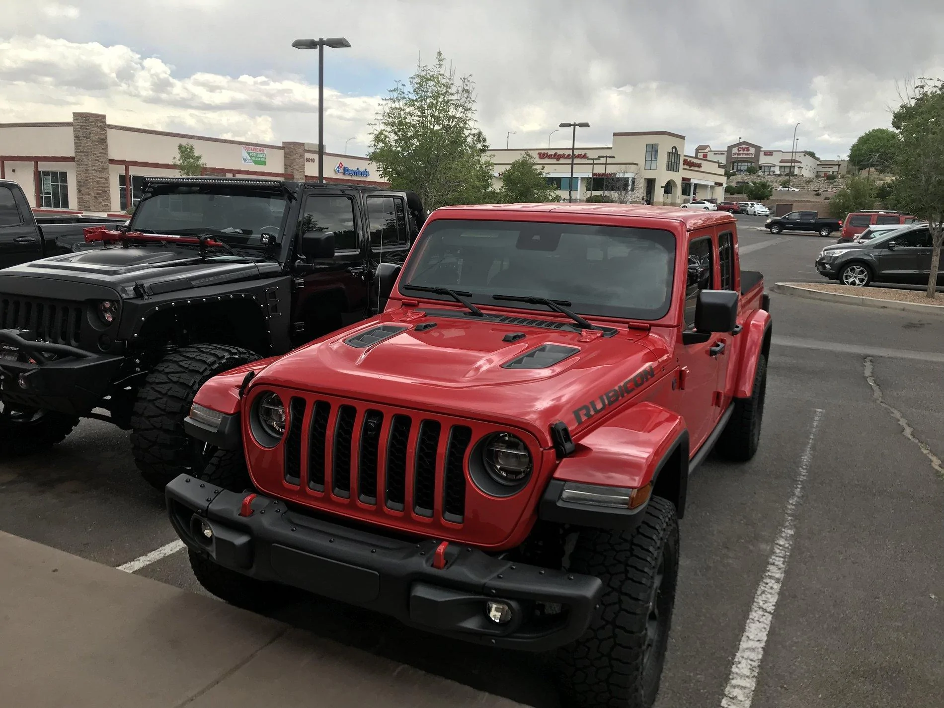 Jeep Gladiator Jeeps Parking Next To Jeeps E66C02FF-2227-4094-B97F-C18B480CC5AD