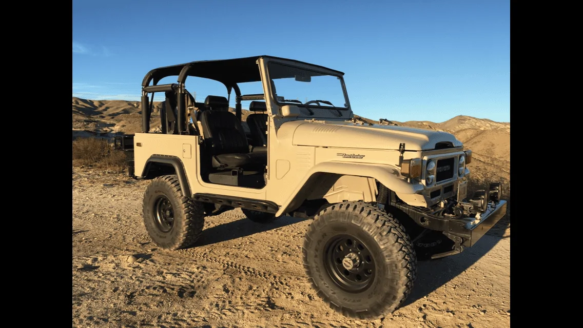 Jeep Gladiator While waiting, check out and drool over this FJ45 3679E24E-2F41-4072-A104-2251FB151668