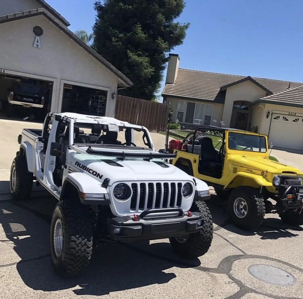 Jeep Gladiator BRIGHT WHITE Gladiator JT Club 49599A38-684C-466F-B982-5DA4FE267742