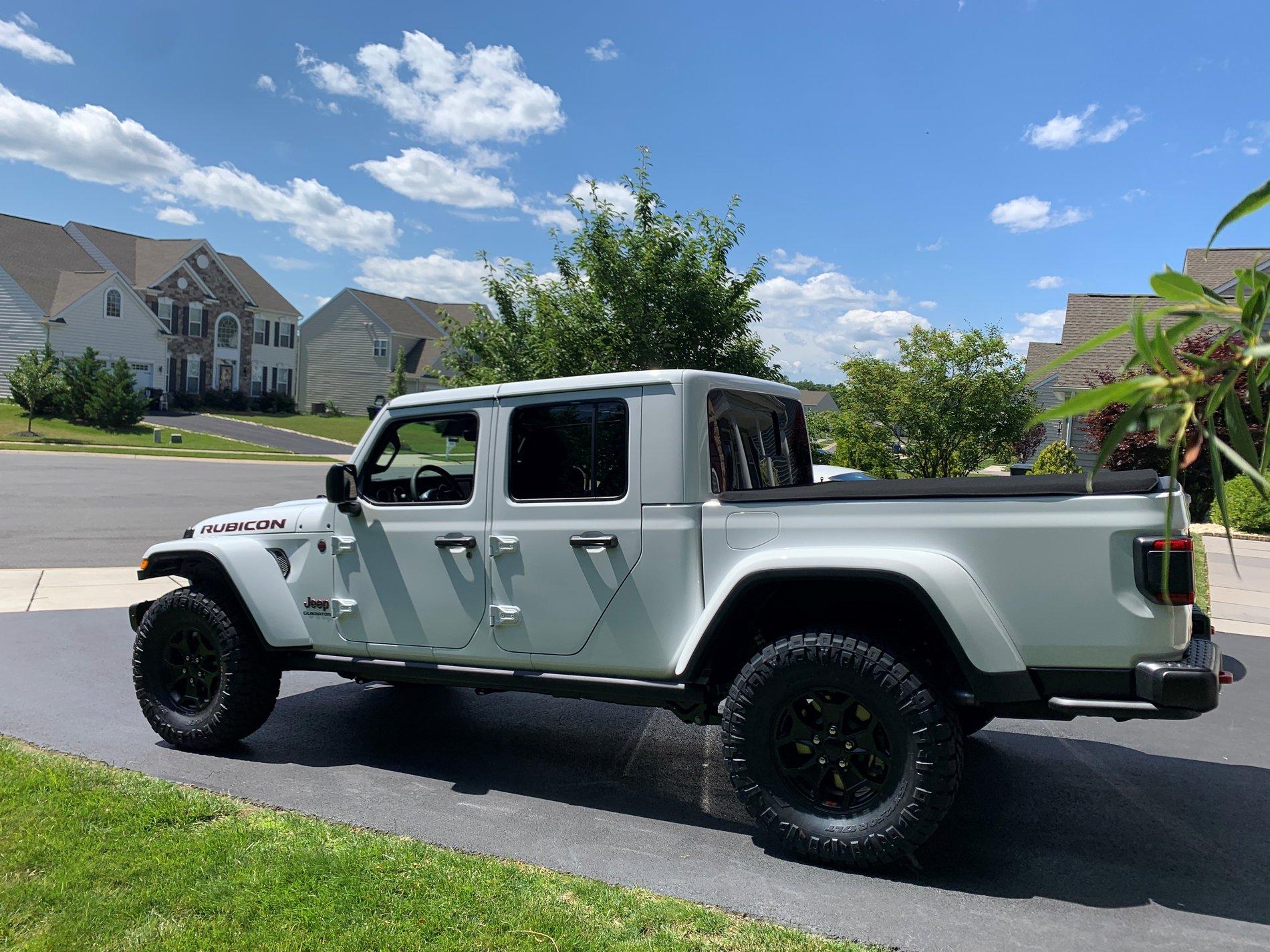 Jeep Gladiator BRIGHT WHITE Gladiator JT Club Side