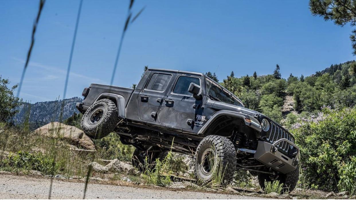 Jeep Gladiator BLACK Gladiator JT Club 2A6A3EE2-62BD-4265-8125-F8C41C64ADC4