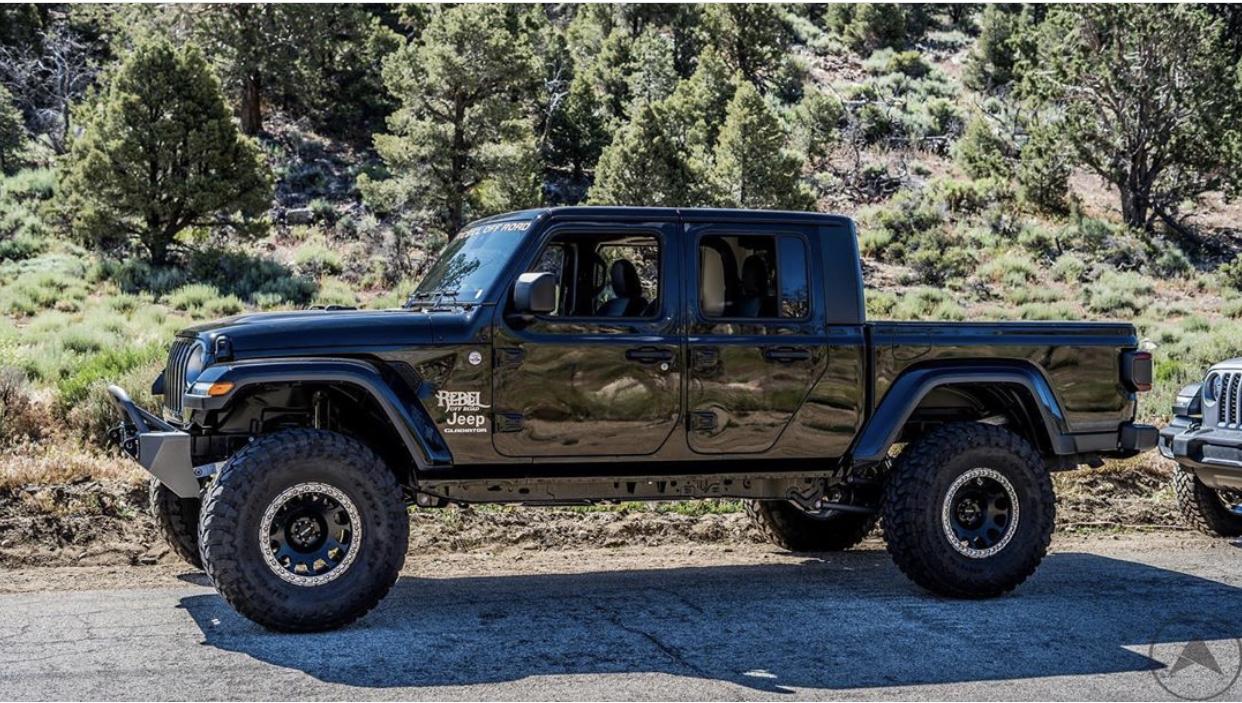 Jeep Gladiator BLACK Gladiator JT Club 51CF4603-667F-4FE0-8672-BFC2469AAAD4